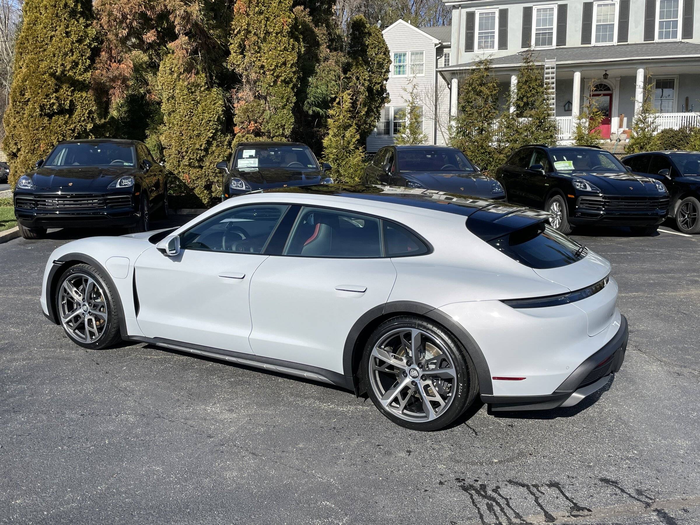 Porsche Taycan ICE GREY Taycan Club D9D47E68-5F7F-4E97-B87C-E99DE6872E96