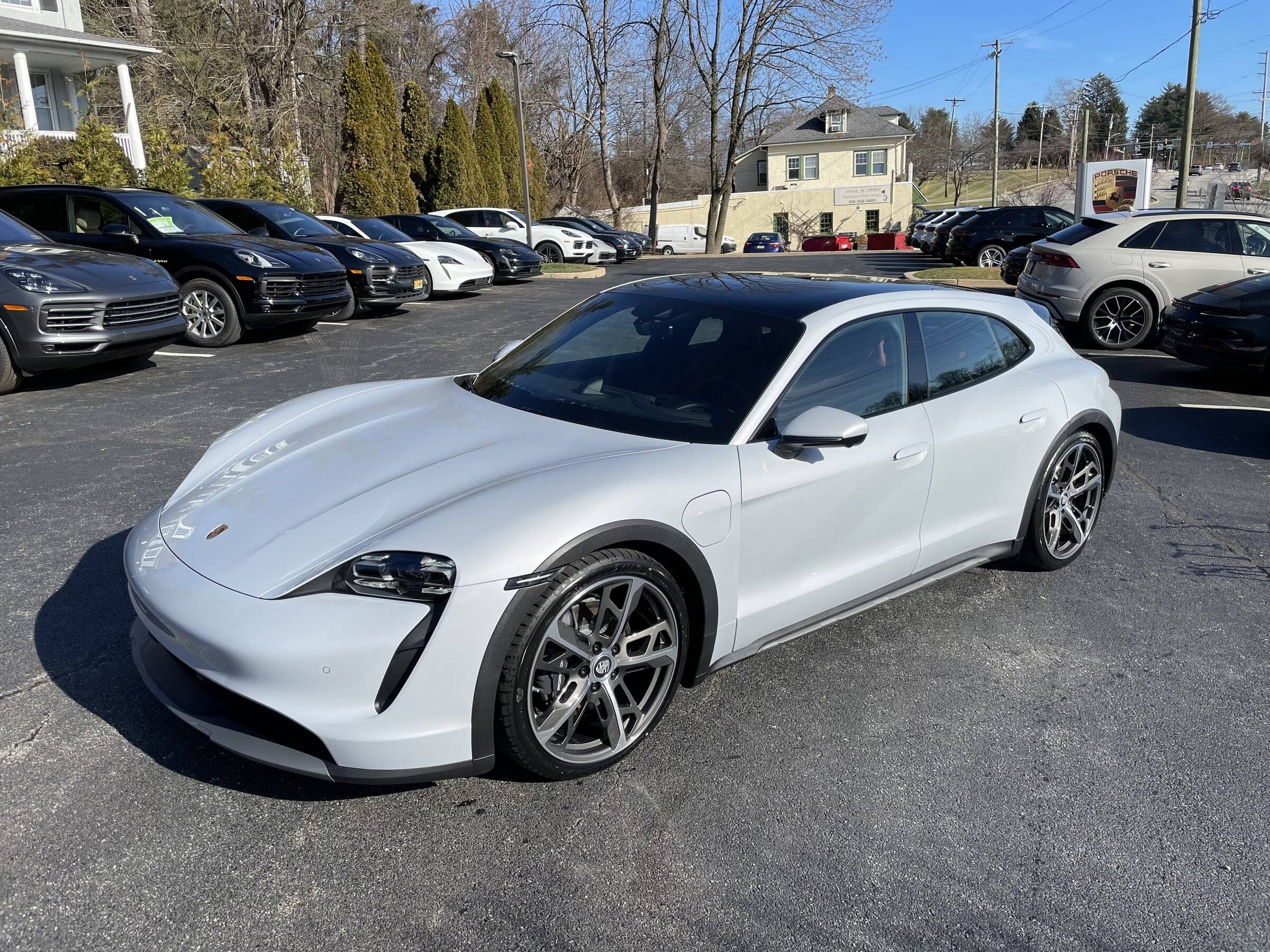 Porsche Taycan ICE GREY Taycan Club 50F2CF99-6107-49D4-956C-BB1533FA0B80