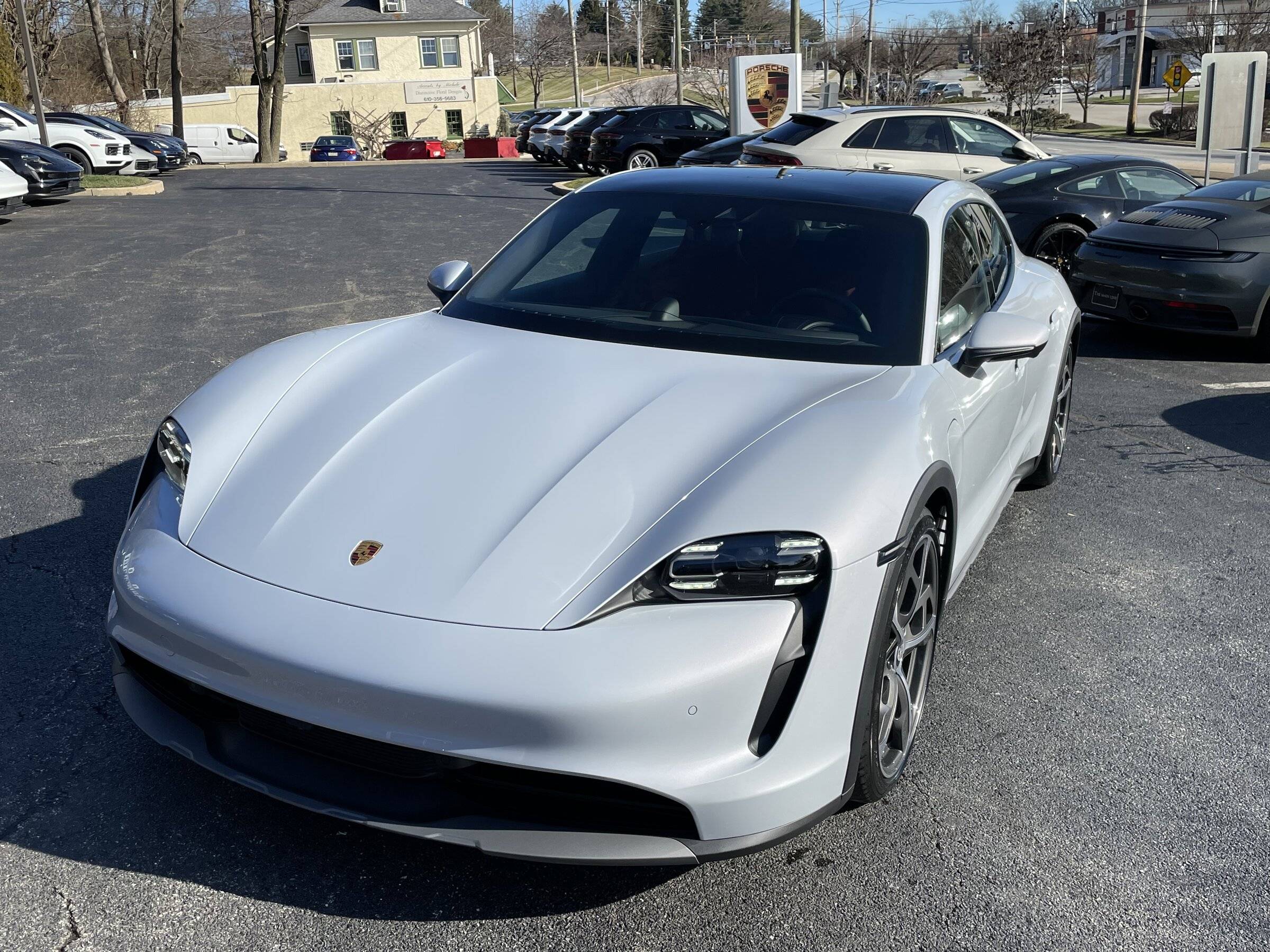 Porsche Taycan ICE GREY Taycan Club A7528FA6-36BC-4987-A442-B51449853D03