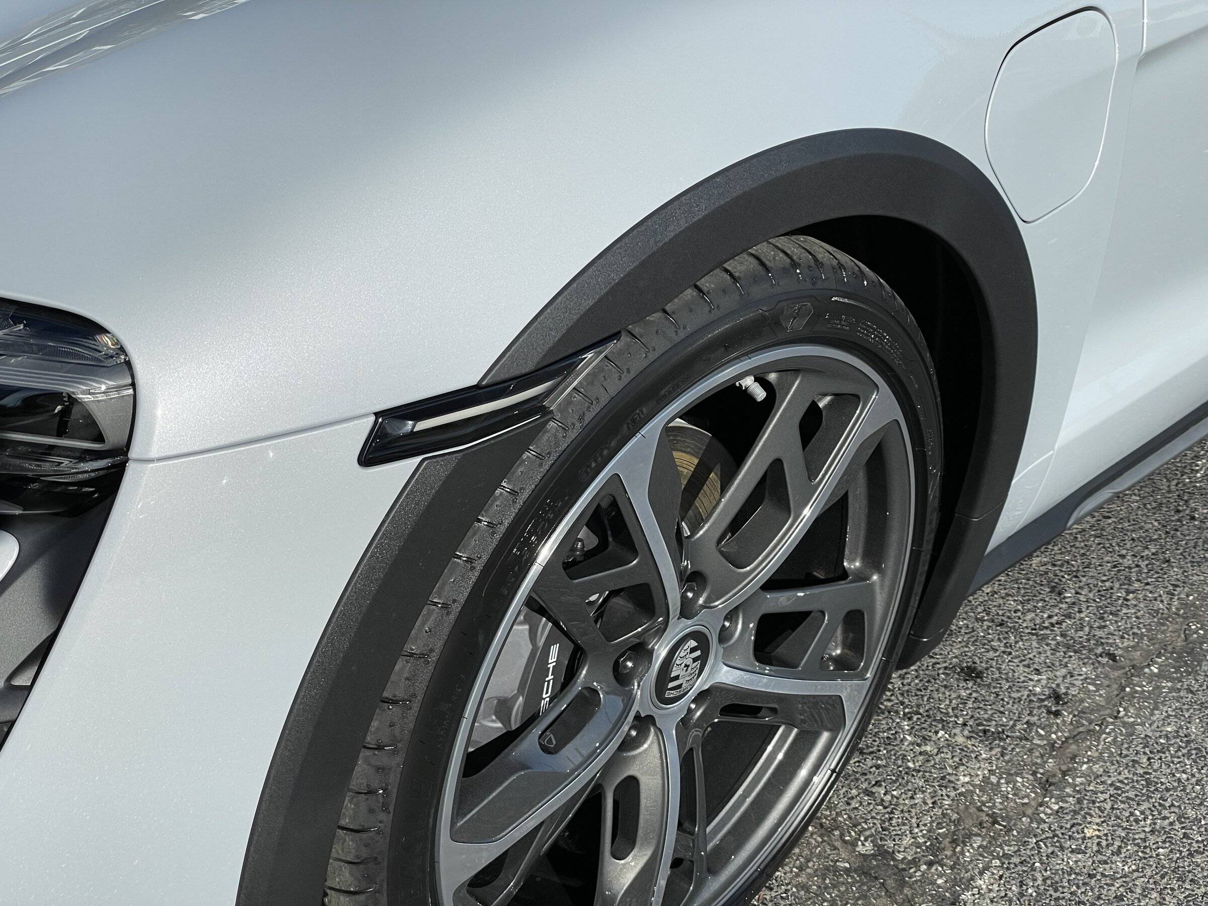 Porsche Taycan ICE GREY Taycan Club E2E37F5A-8DD0-434B-9475-1834341D23AA