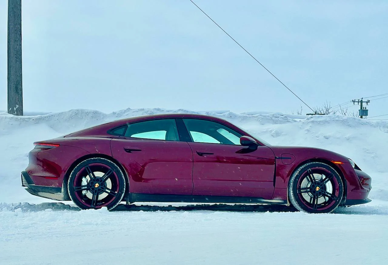 Porsche Taycan CHERRY METALLIC Taycan Club IMG_2629