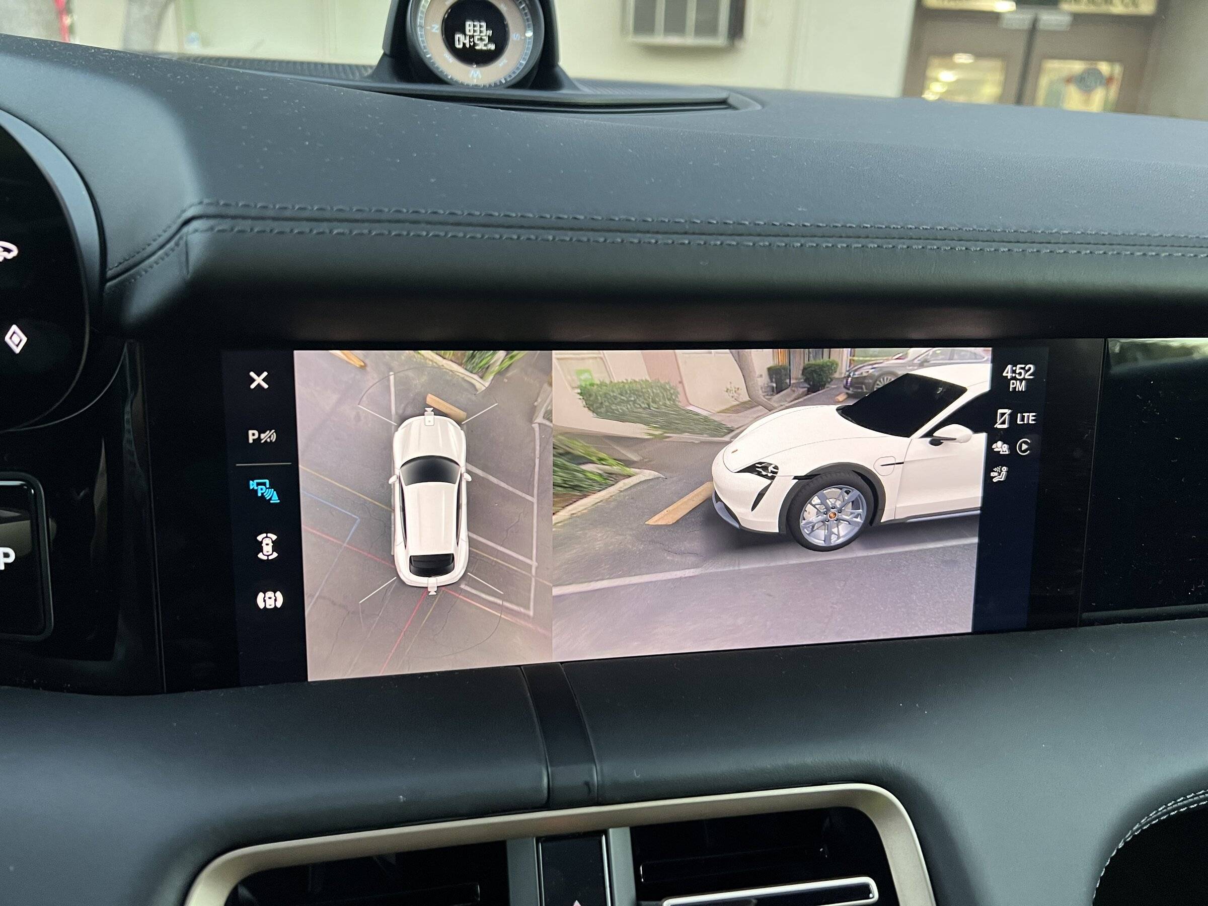 Porsche Taycan Taycan 360 Surround View 9338CB5C-C7C8-4182-B87E-5F78D80E570B