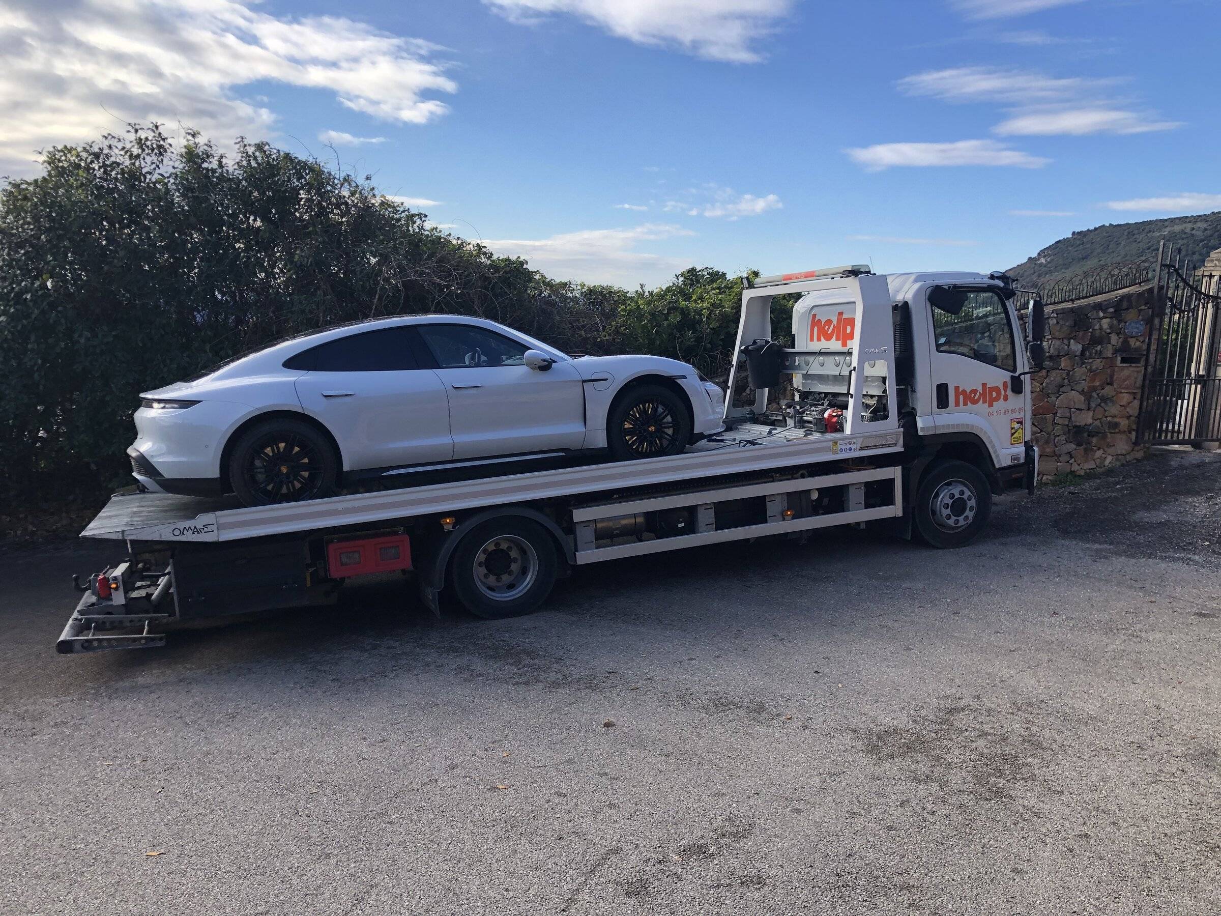 Porsche Taycan 2020 Turbo Trouble A6B4079D-371D-43E6-812D-1323A2E0121F