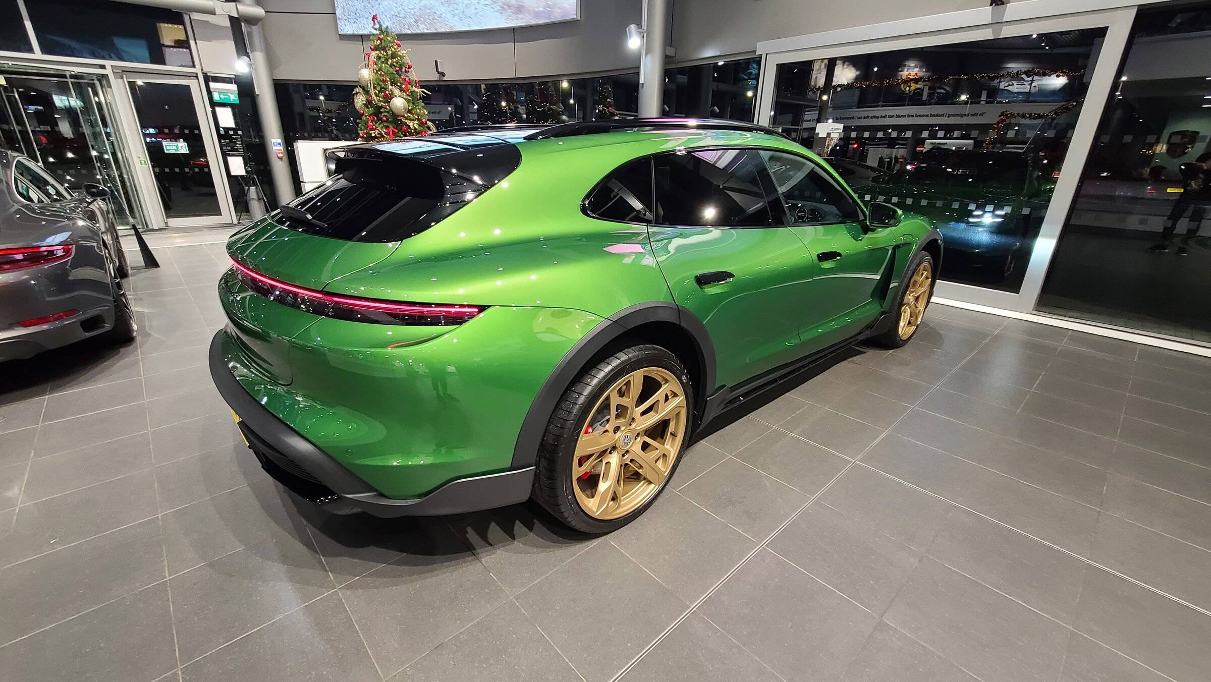 Porsche Taycan MAMBA GREEN Taycan Club 20211230_170627