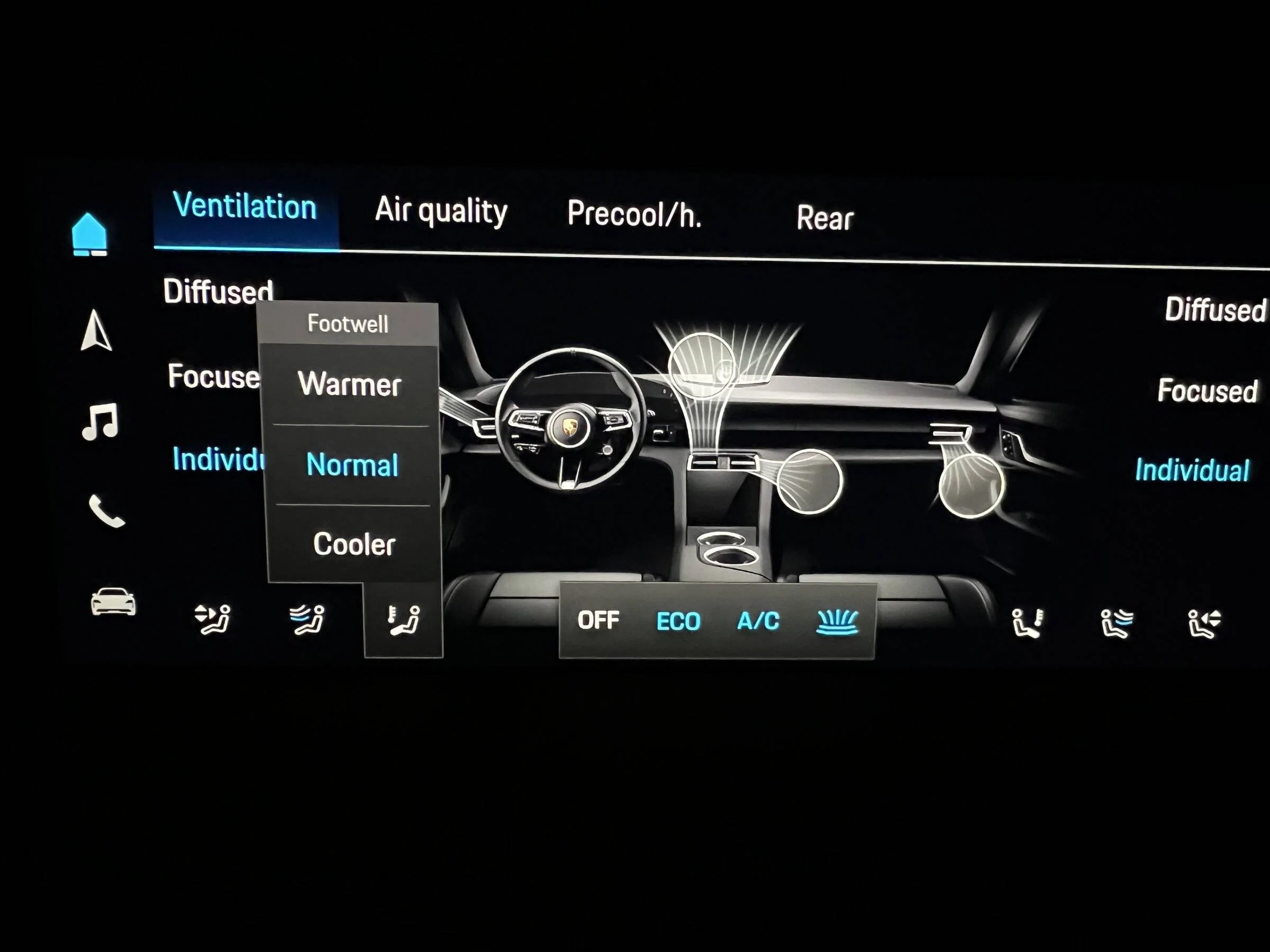 Porsche Taycan Adjusting footwell temperature? IMG_4744