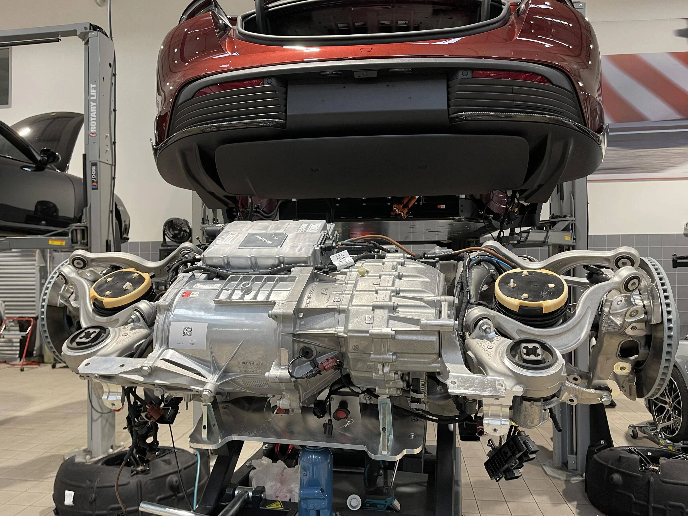 Porsche Taycan Long Recovery from 12V Flat Battery tempImagestybuP