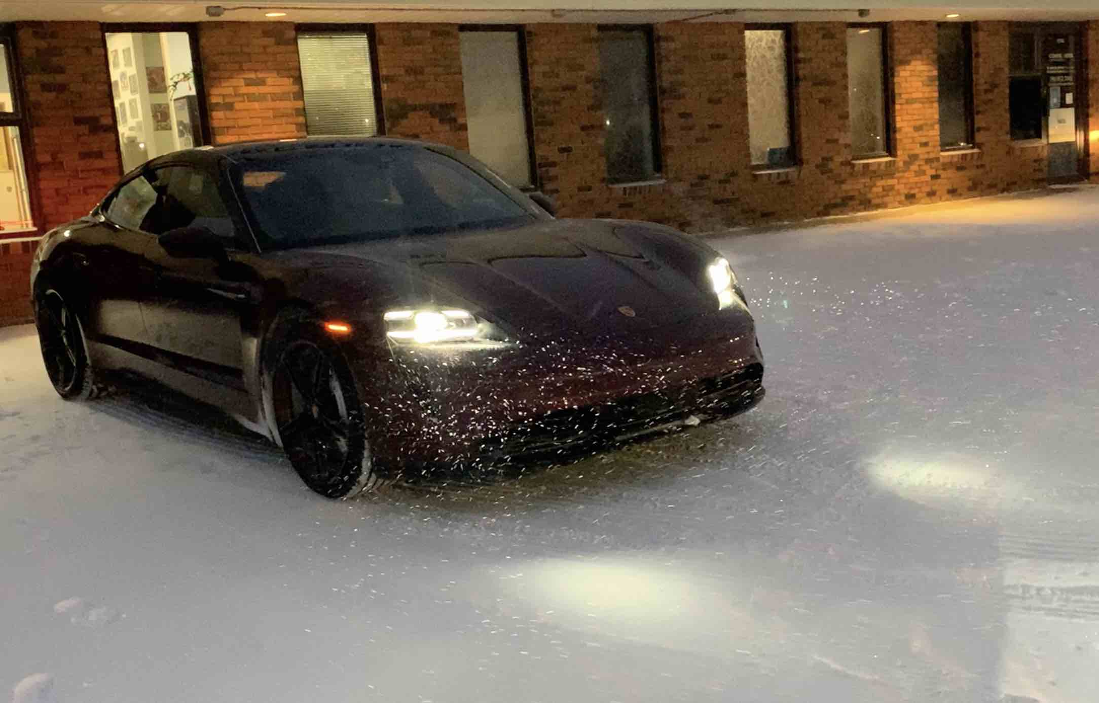 Porsche Taycan Taycan 4S vs Arctic Blast 2022: Stuttgart Strikes Back! 2022 01 Taycan 03