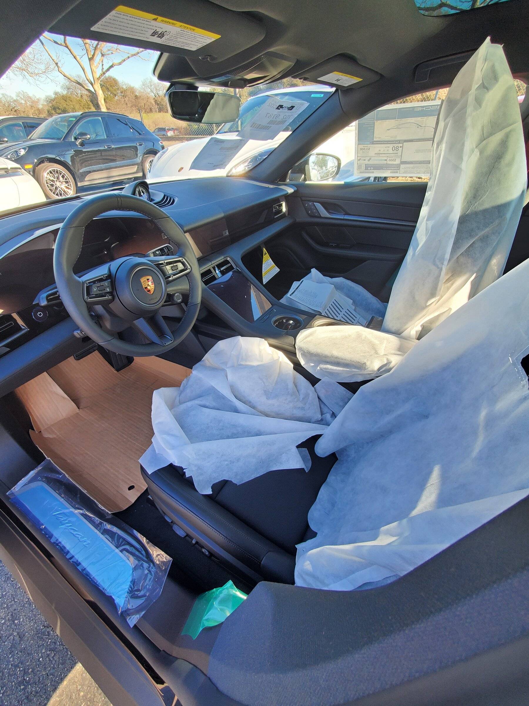 Porsche Taycan Glovis Supreme left Emden 20220109_144011