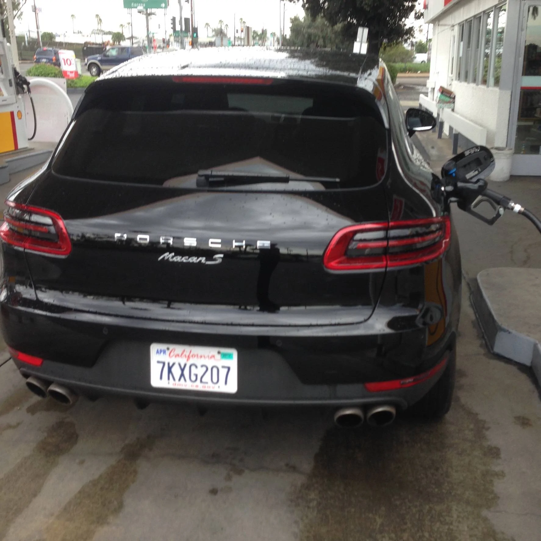 Porsche Taycan Help with finding ‘base’ black photos IMG_3199