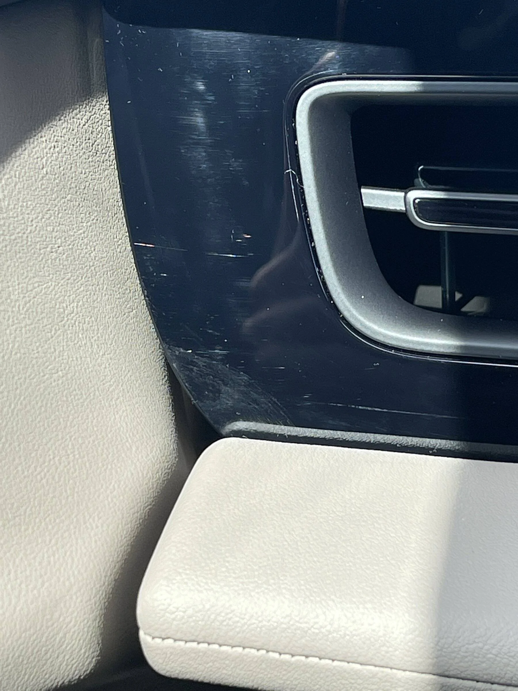 Porsche Taycan Fixing scratches Black Dashboard area imag