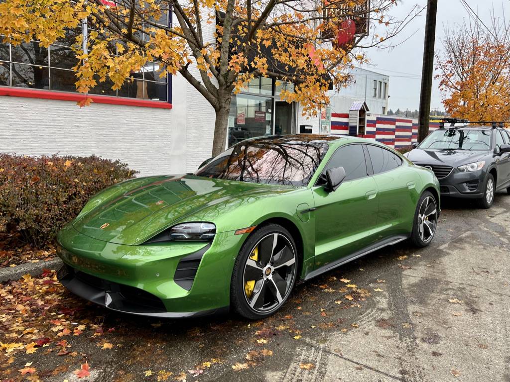 Porsche Taycan With or without gloss black handles? (On this spec specifically) 1641925665564