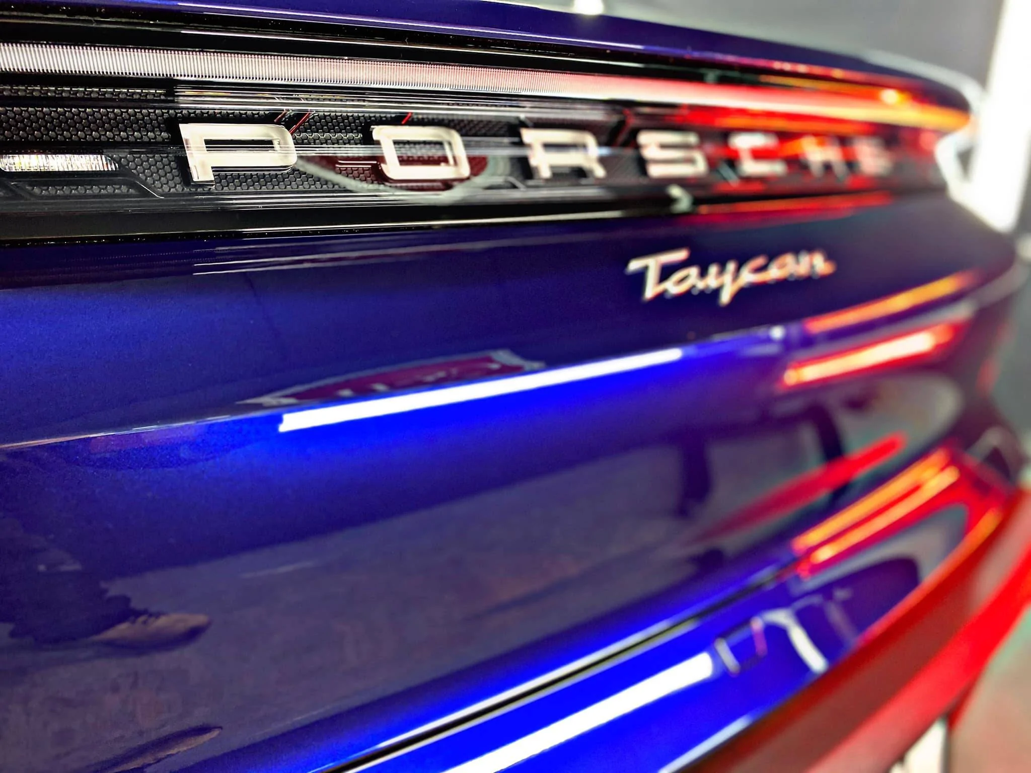 Porsche Taycan GENTIAN BLUE Taycan Club 17
