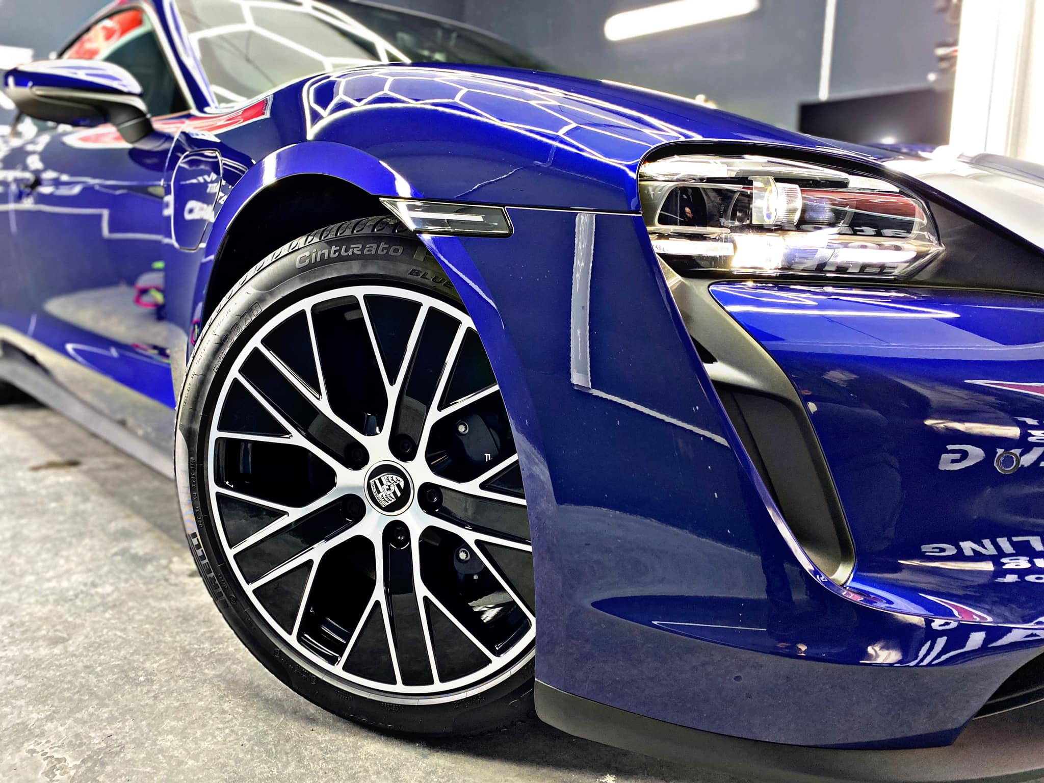 Porsche Taycan GENTIAN BLUE Taycan Club 6