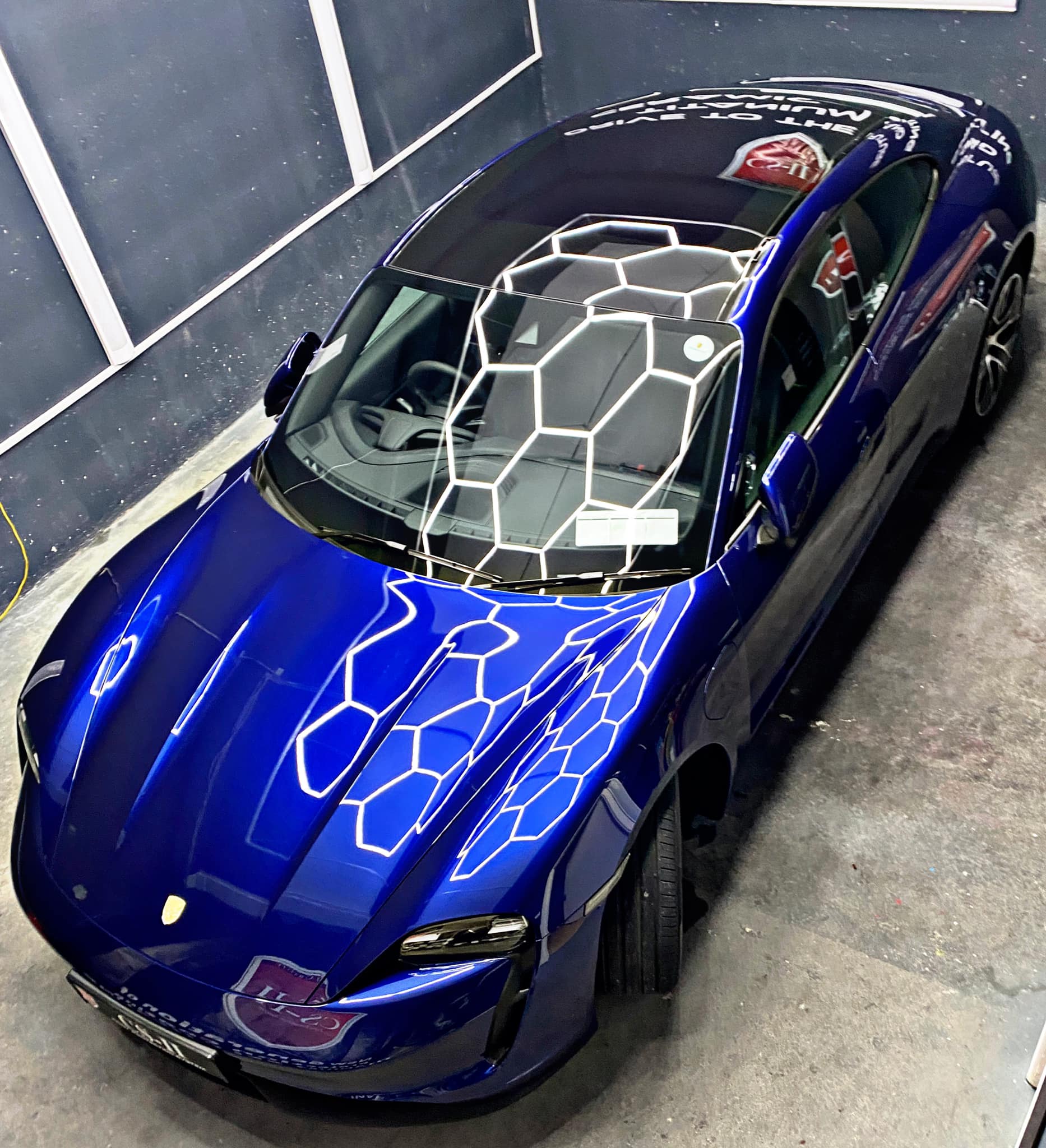 Porsche Taycan GENTIAN BLUE Taycan Club 3