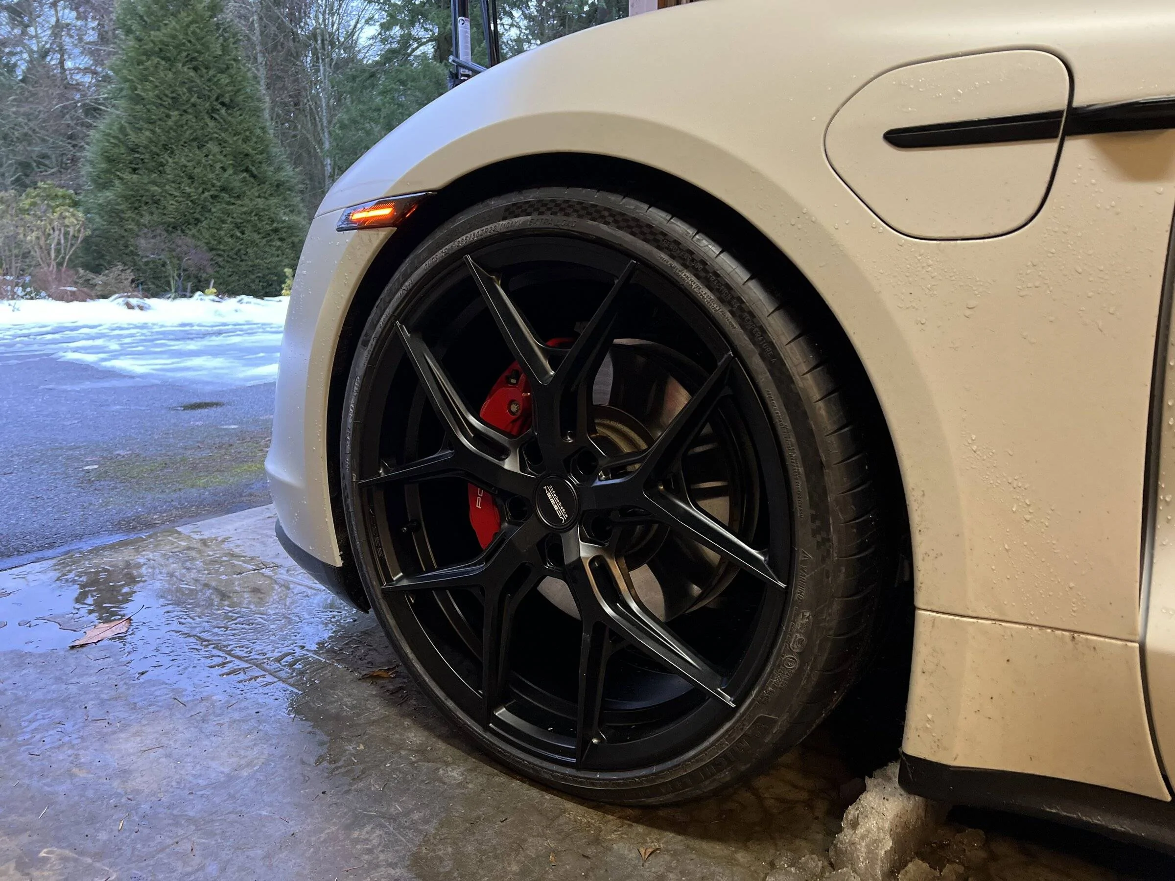 Porsche Taycan Tire Pressures with 22" Wheels IBEZ2785[1]