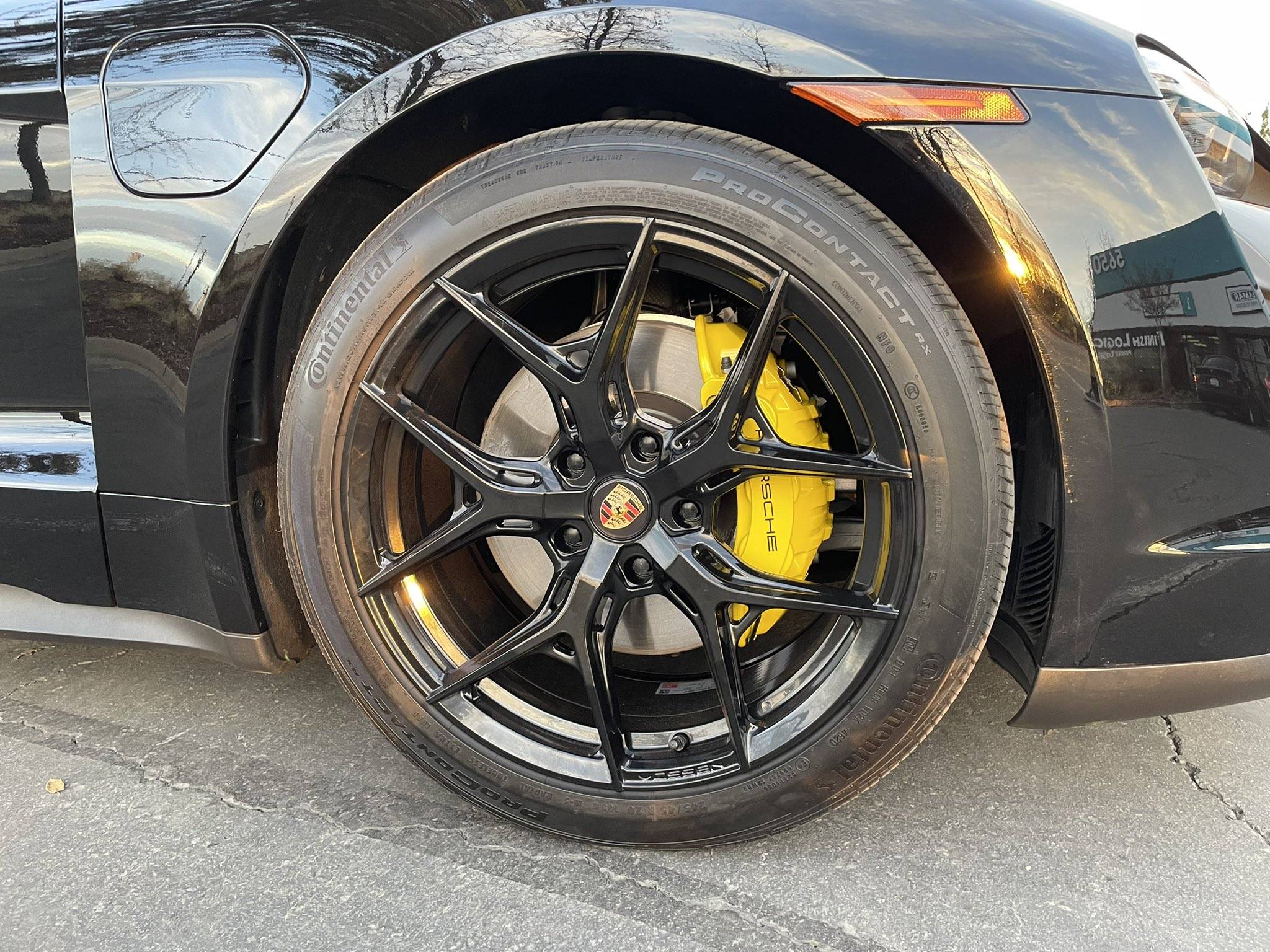 Porsche Taycan Painting Brake Calipers FI3XSoLUcAAvthP