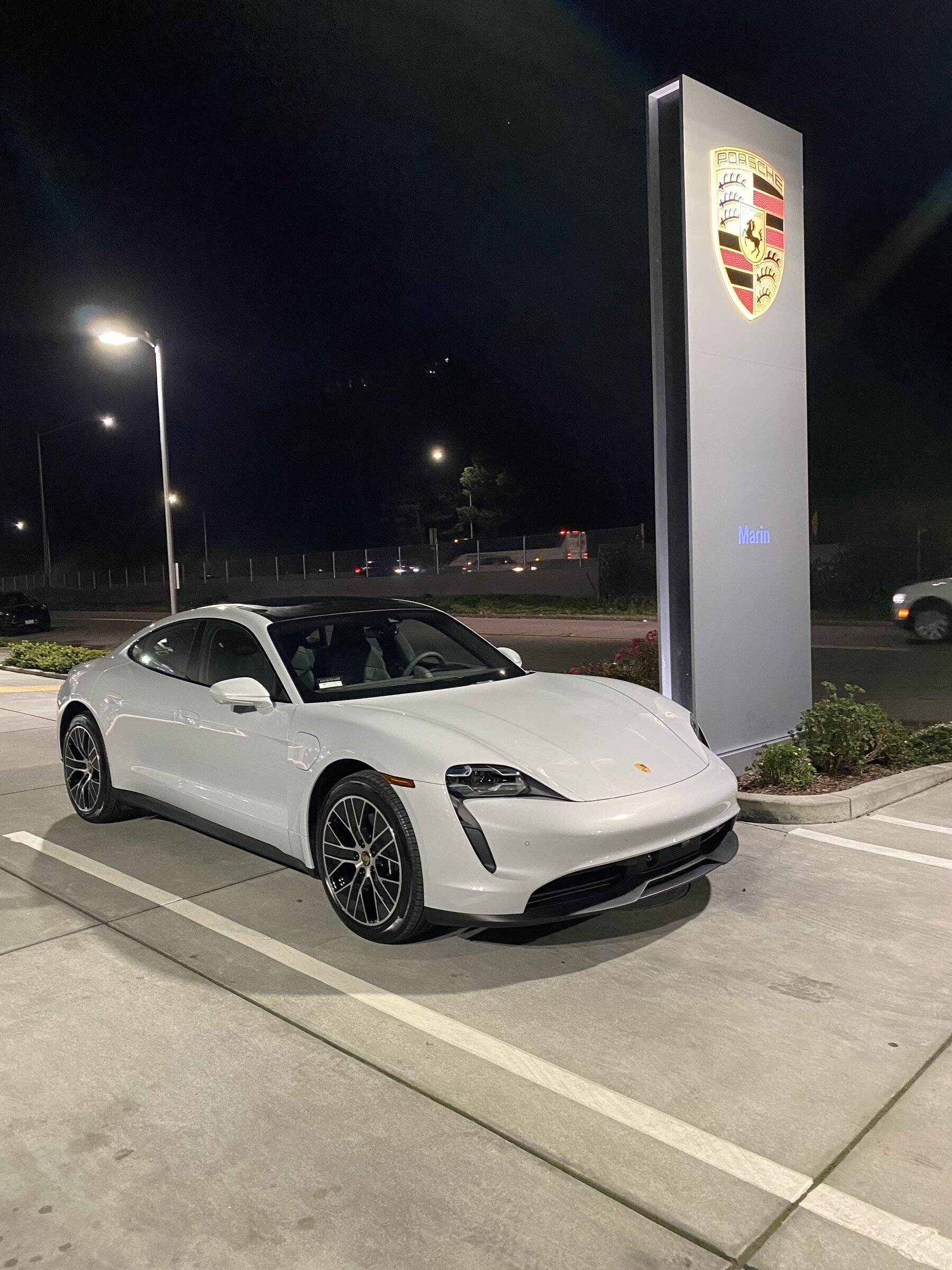 Porsche Taycan Glovis Supreme left Emden 654EFA78-C9E8-462D-89BE-B4ACAB41ABF3