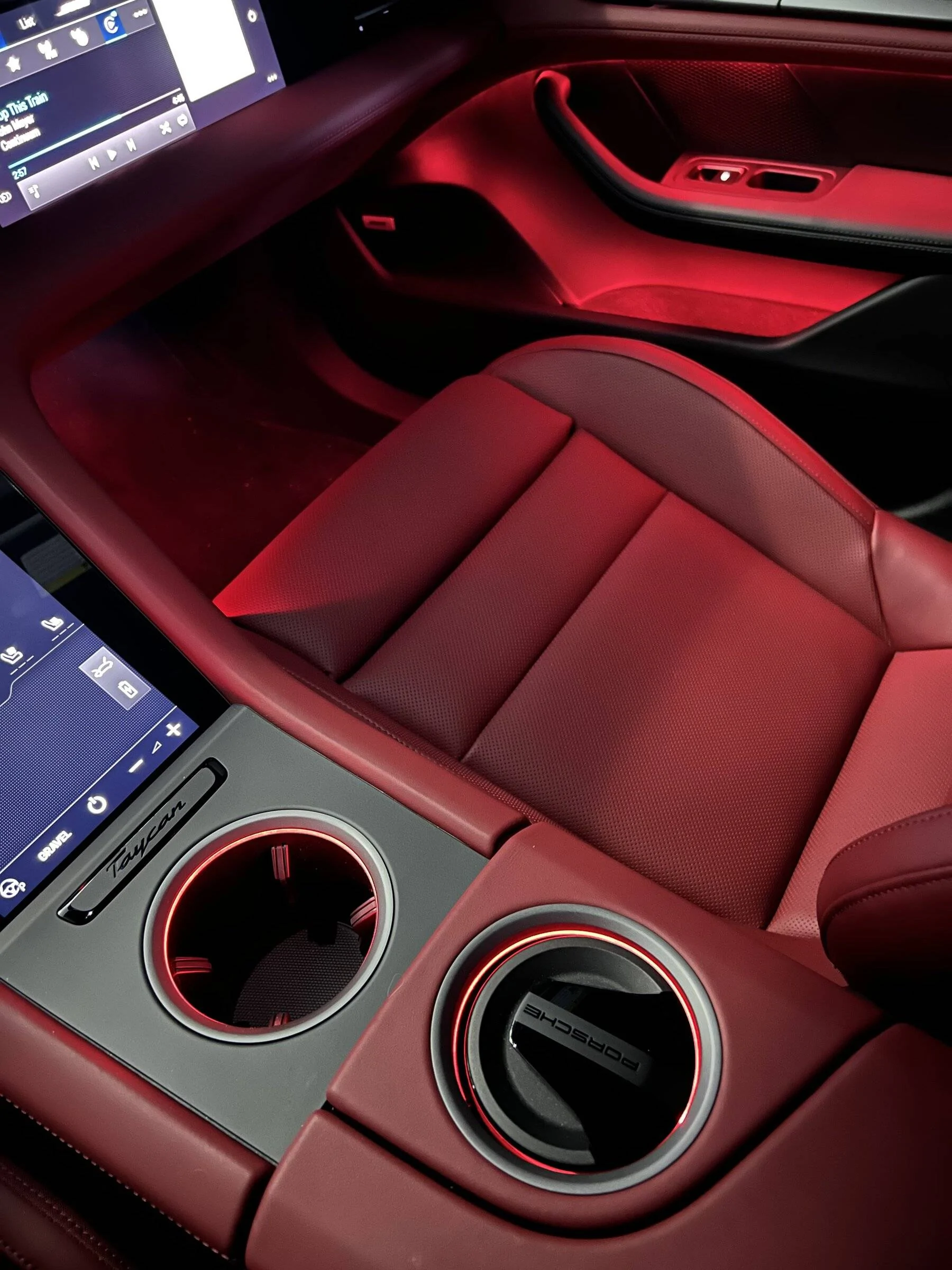 Porsche Taycan Ambient Lighting - Pseudo Extended Leather Effect IMG_4843