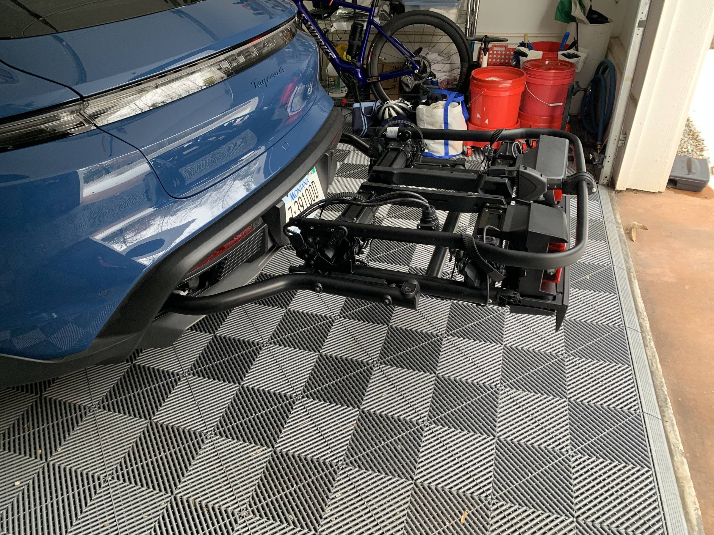 Porsche Taycan The Porsche Tequipment Rear Bicycle Carrier For Cross Turismo IMG_1082.JPG