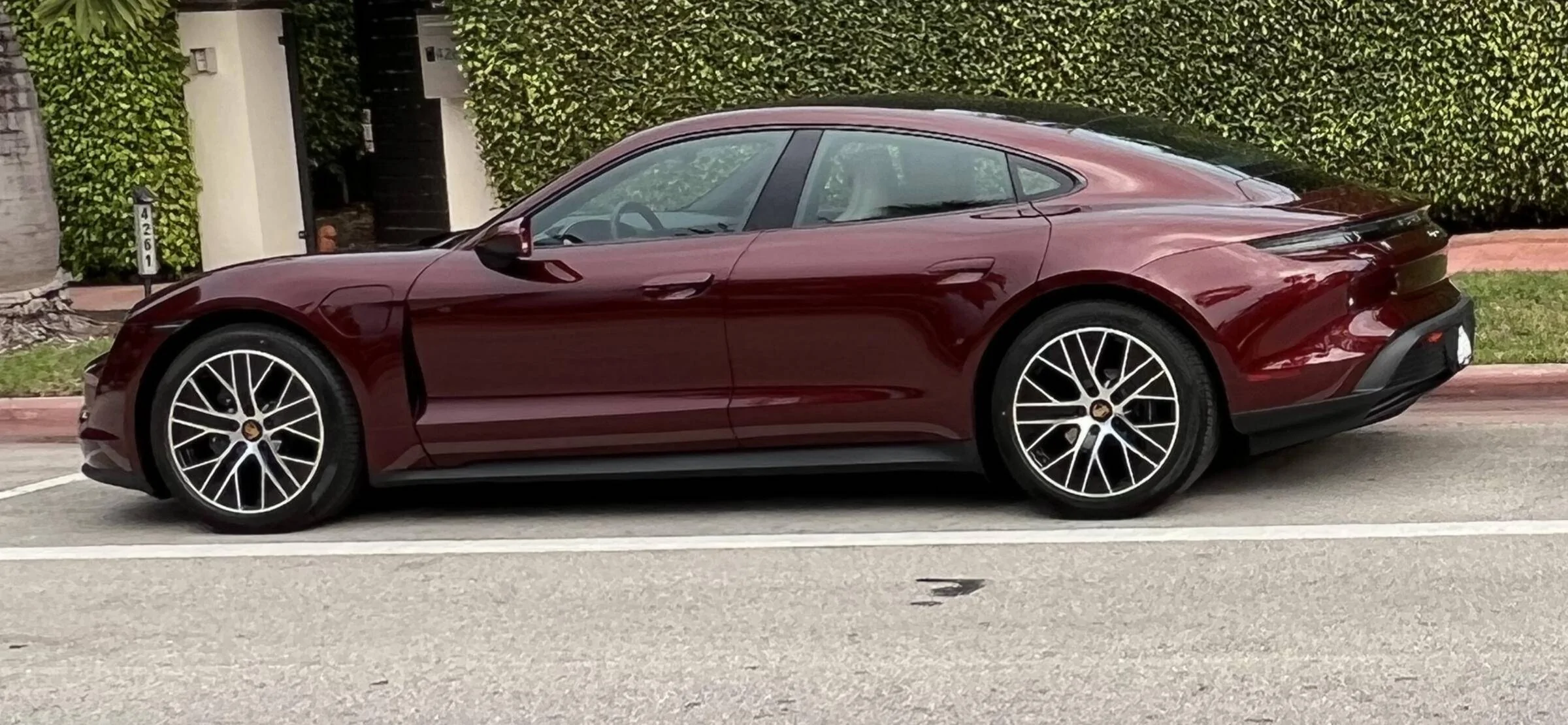 Porsche Taycan CHERRY METALLIC Taycan Club E897125F-91D4-43DB-BC1F-38C49374BA8A