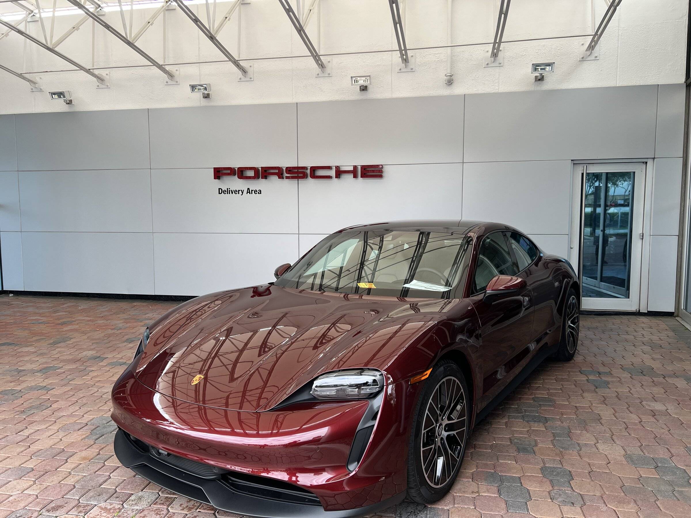 Porsche Taycan CHERRY METALLIC Taycan Club D8B786E0-827C-45A8-805C-38D9413D8829