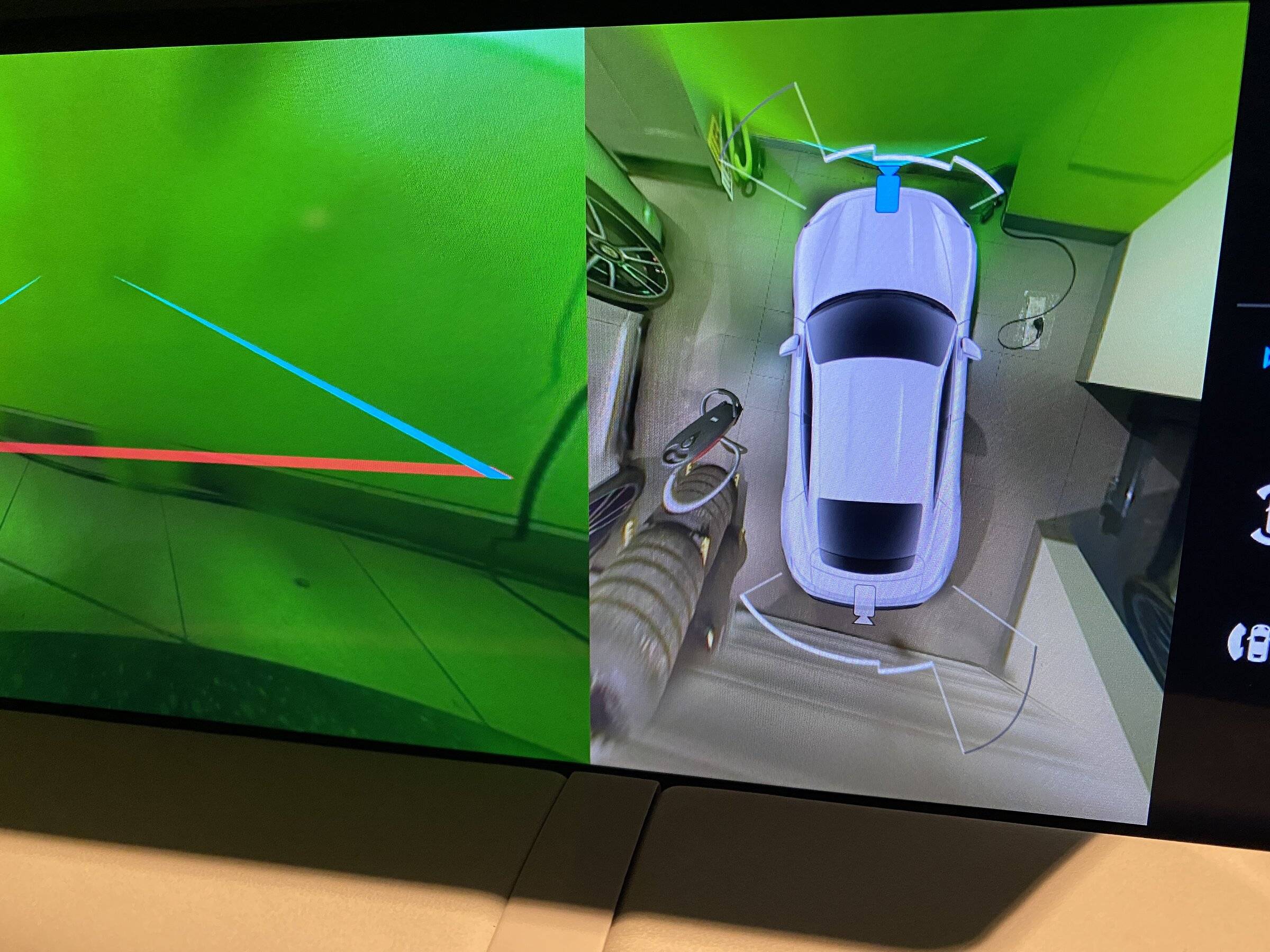 Porsche Taycan TPark Assist With Surround View Option 96D85C22-049E-4BCA-9D9D-74277E6EB47F