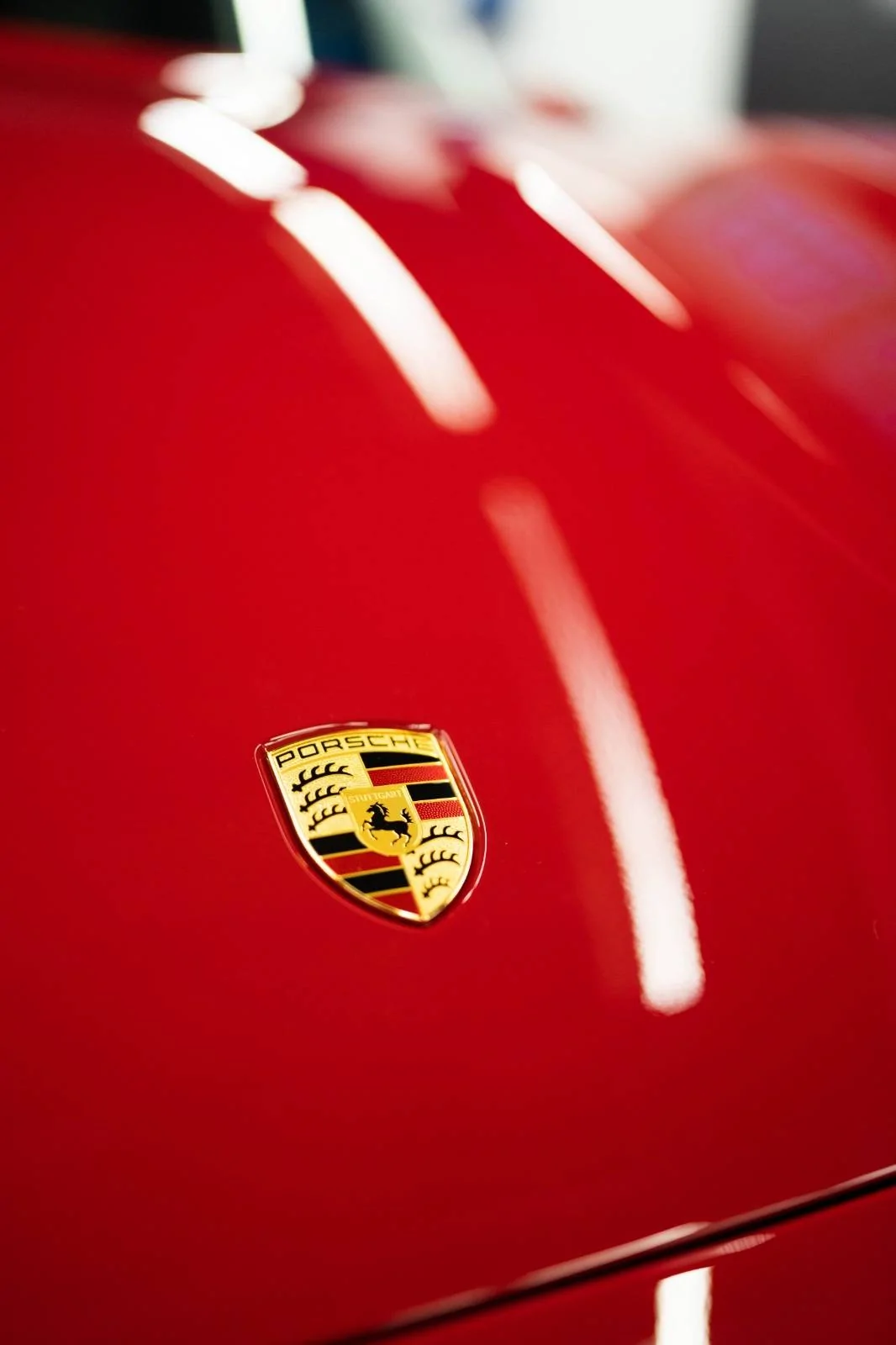 Porsche Taycan CARMINE RED Taycan Club d17cb2be-ae34-4599-a5a4-f07c5c1d6765