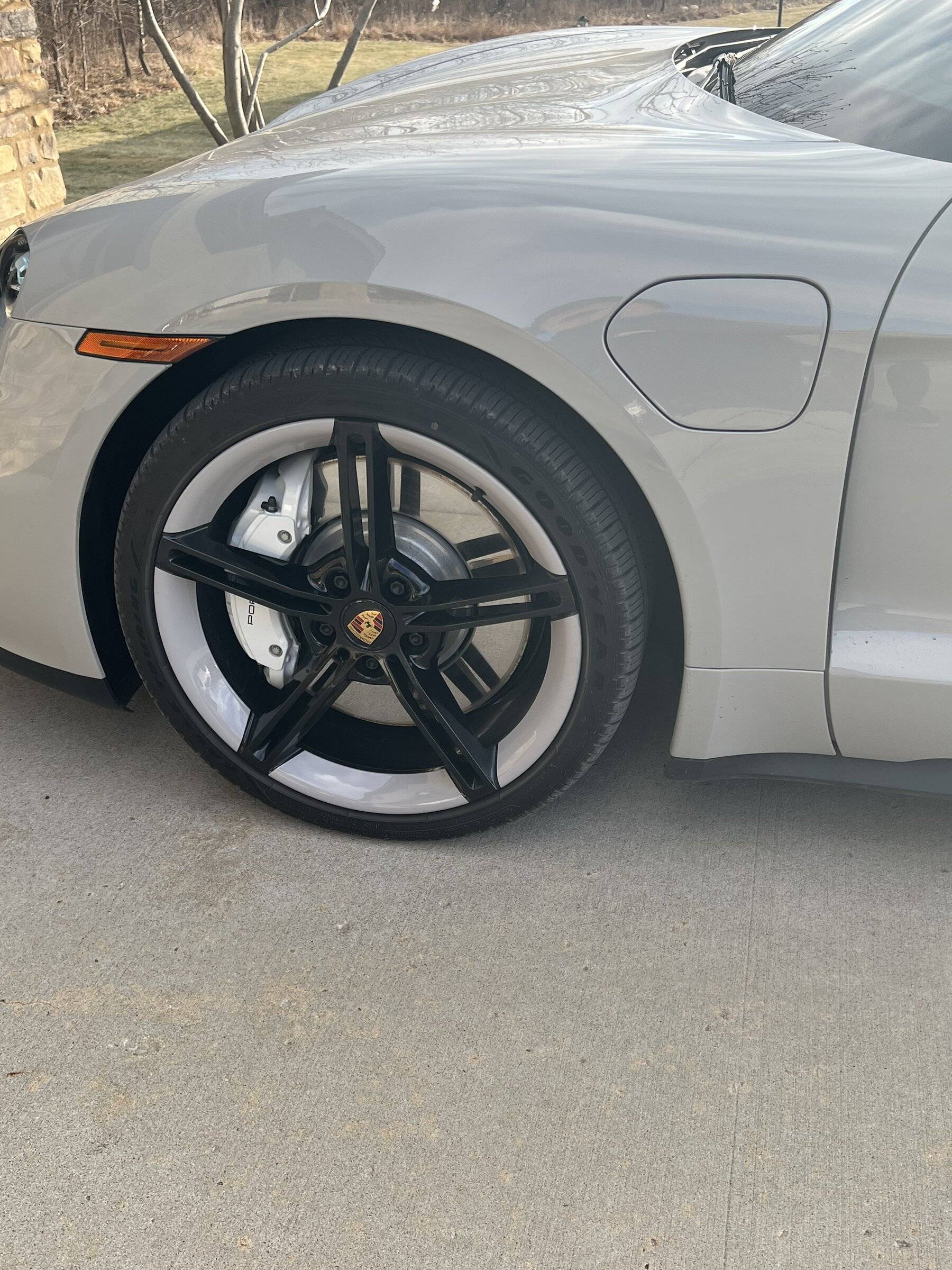 Porsche Taycan CHALK Taycan Club 54F93F9A-8C64-4B44-BA98-A28C5B4C6489