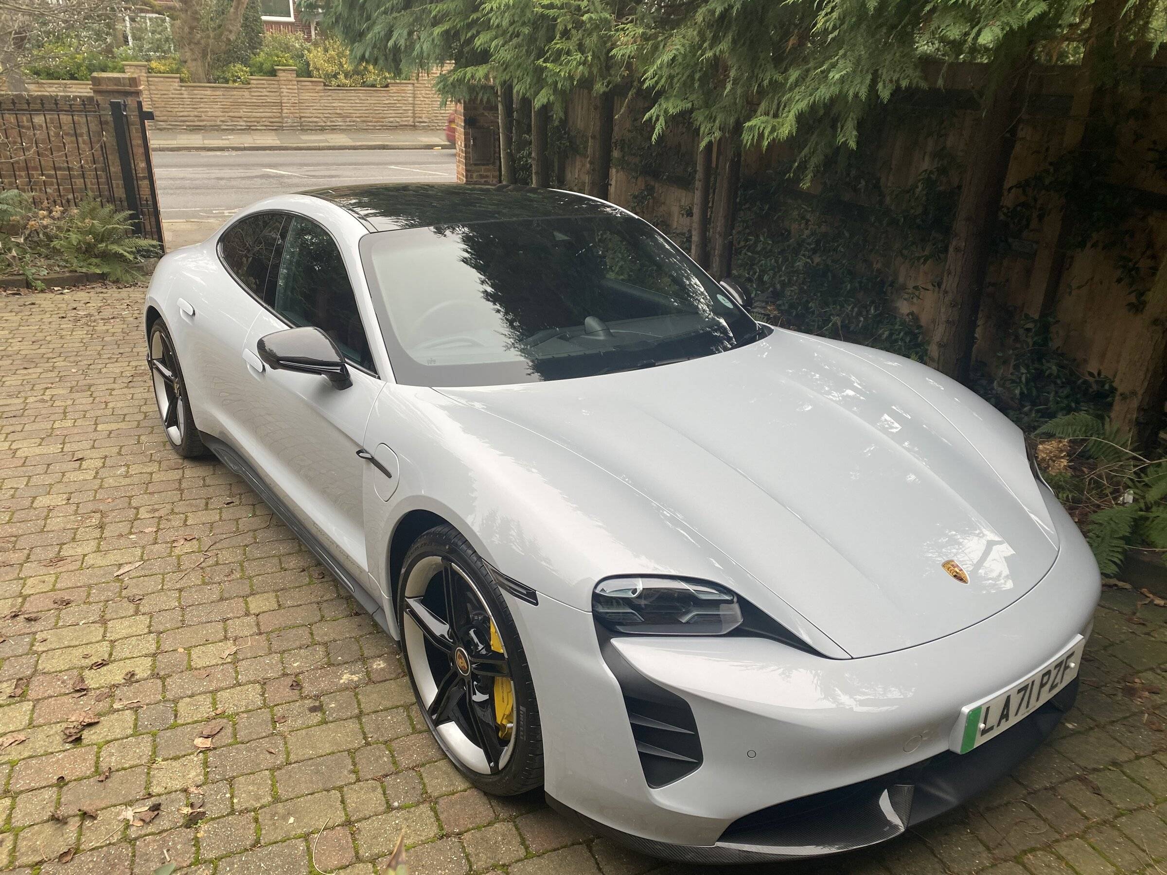 Porsche Taycan ICE GREY Taycan Club 6F47C83E-E281-4FFC-97BE-6812ADD8433C