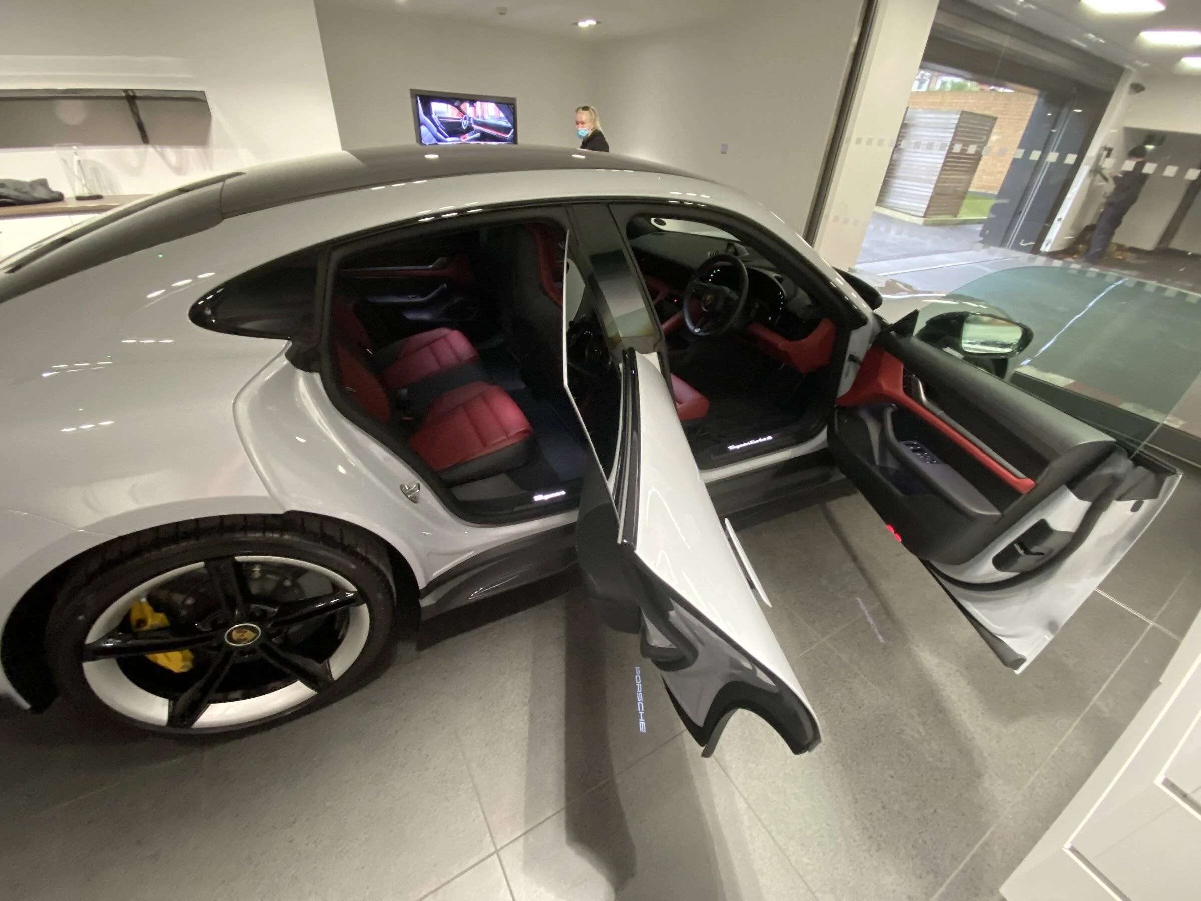 Porsche Taycan ICE GREY Taycan Club 87B97093-76B2-4BF2-819C-237289BB0890