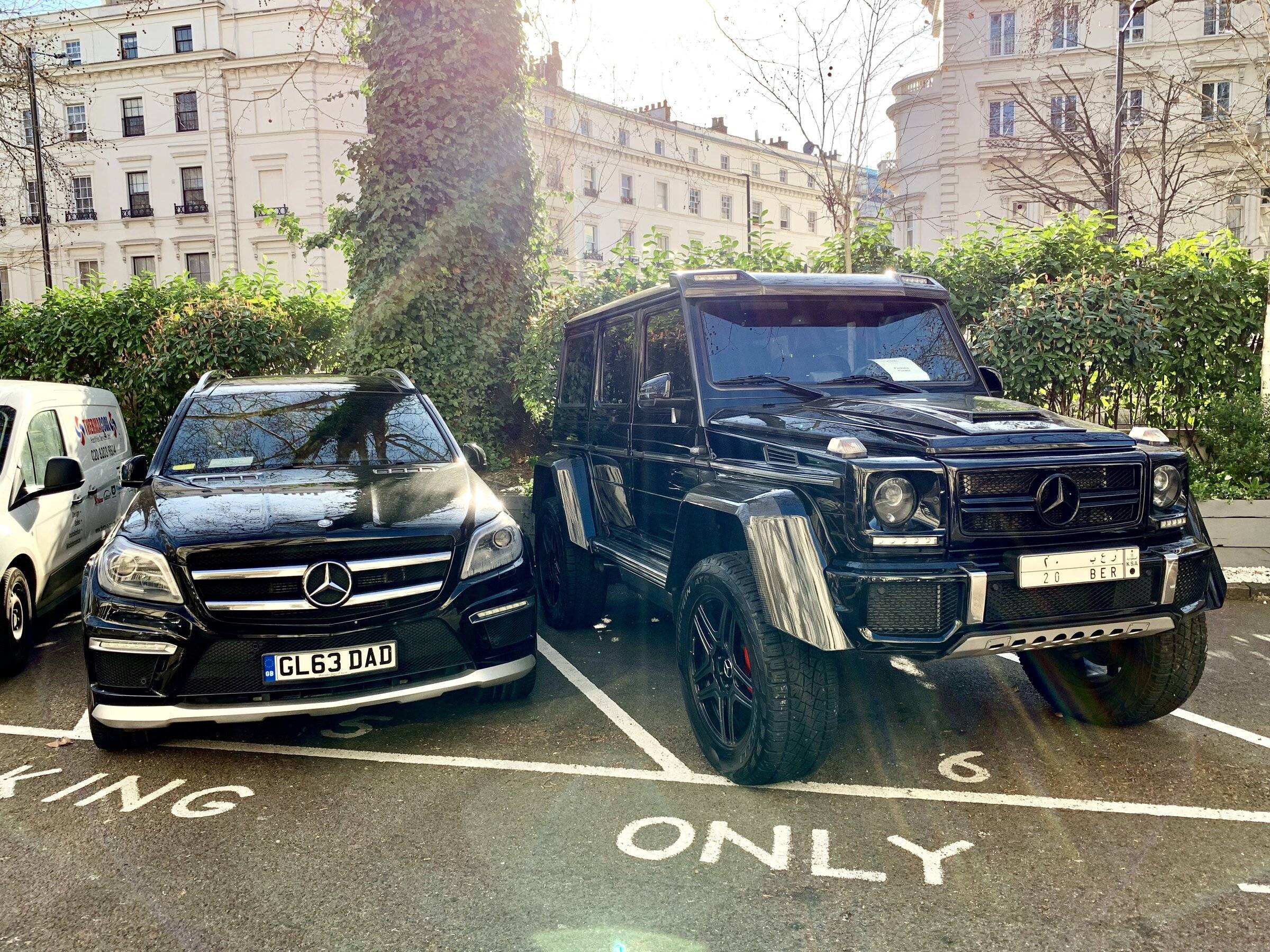 Porsche Taycan Hotel recommendations for Taycan parking in london 53872061-6156-4622-B884-E4E442C96E73