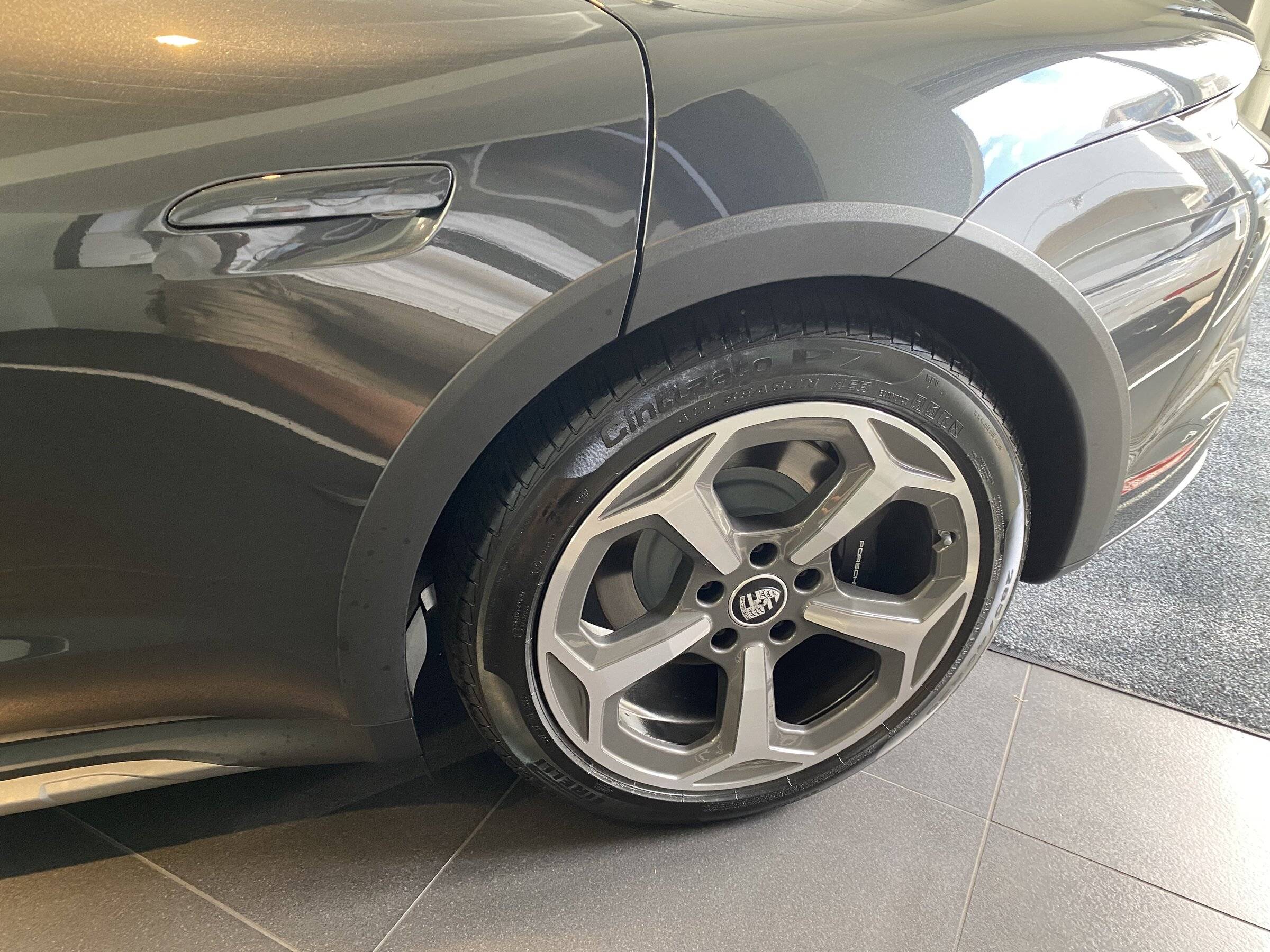 Porsche Taycan Jan Delivery Taycan CT Wheels 