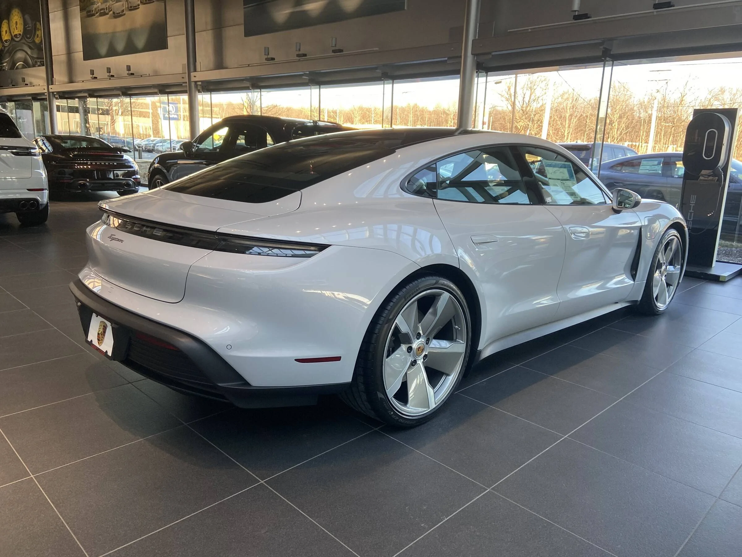 Porsche Taycan ICE GREY Taycan Club SqvPpj