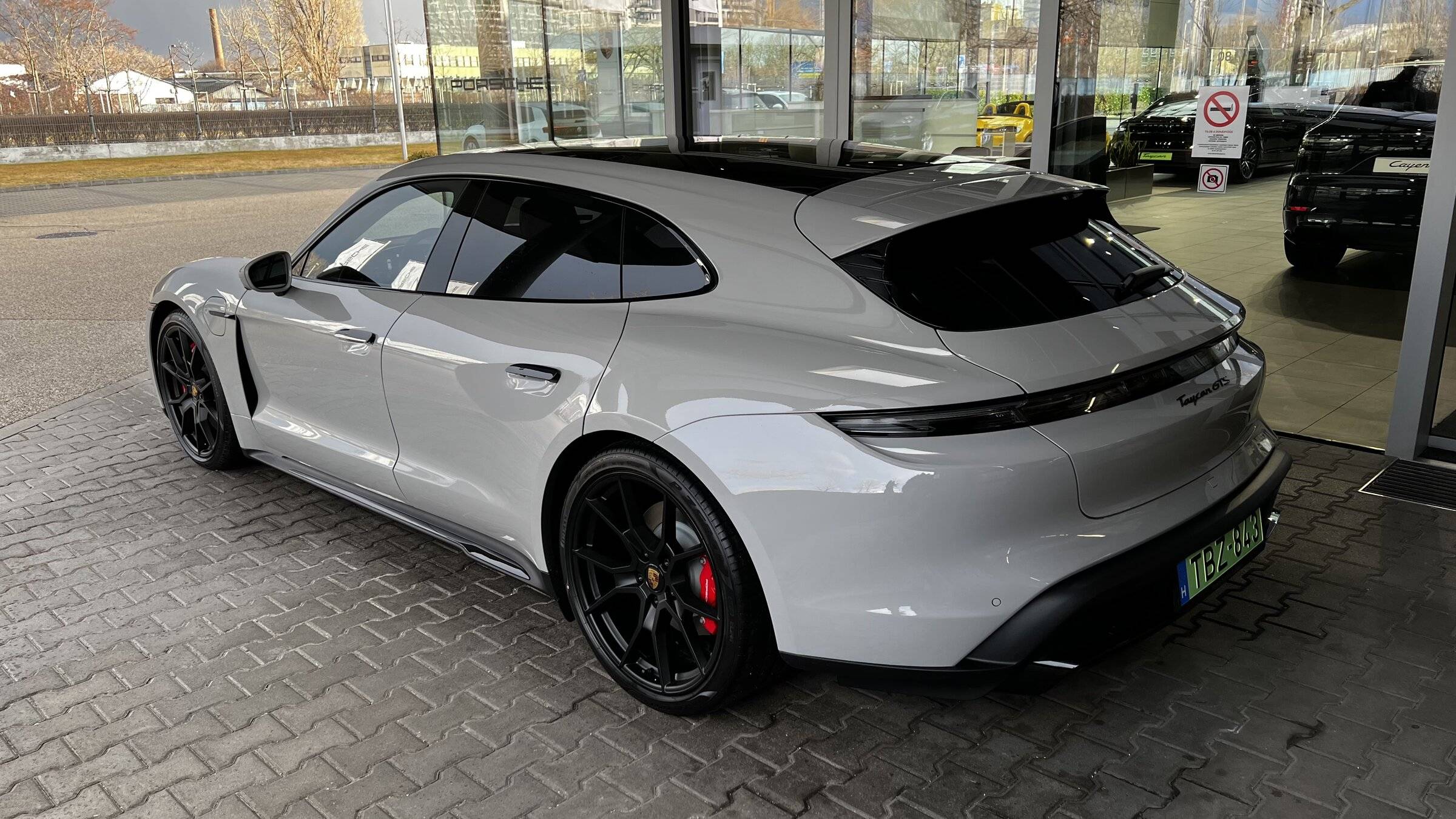 Porsche Taycan Taycan GTS - to PDCC or not? A1F5902C-74F2-4E33-99A4-7FE2060B54C7