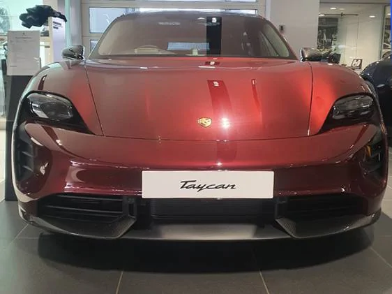 Porsche Taycan First GTS Sport Turismo Taycan in the wild 20220128_112329 FR