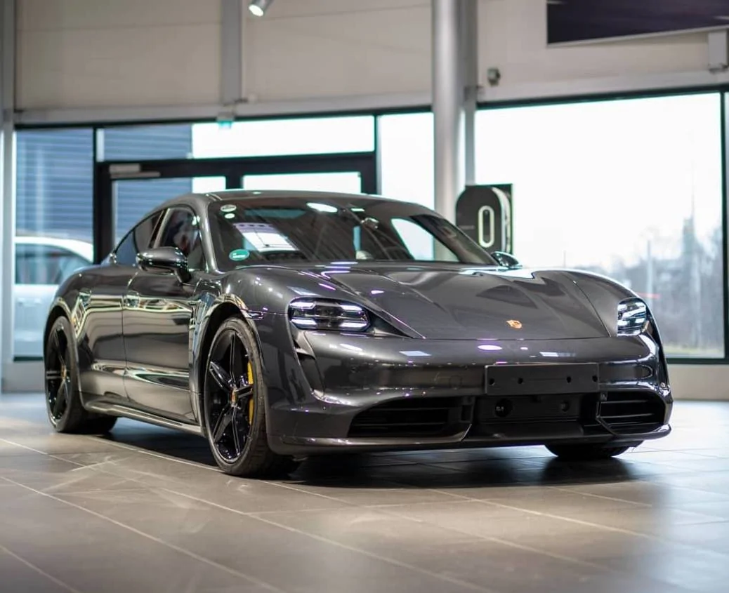 Porsche Taycan VOLCANO GREY Taycan Club B7820169-250D-4E71-A7D9-A5939B225AE9