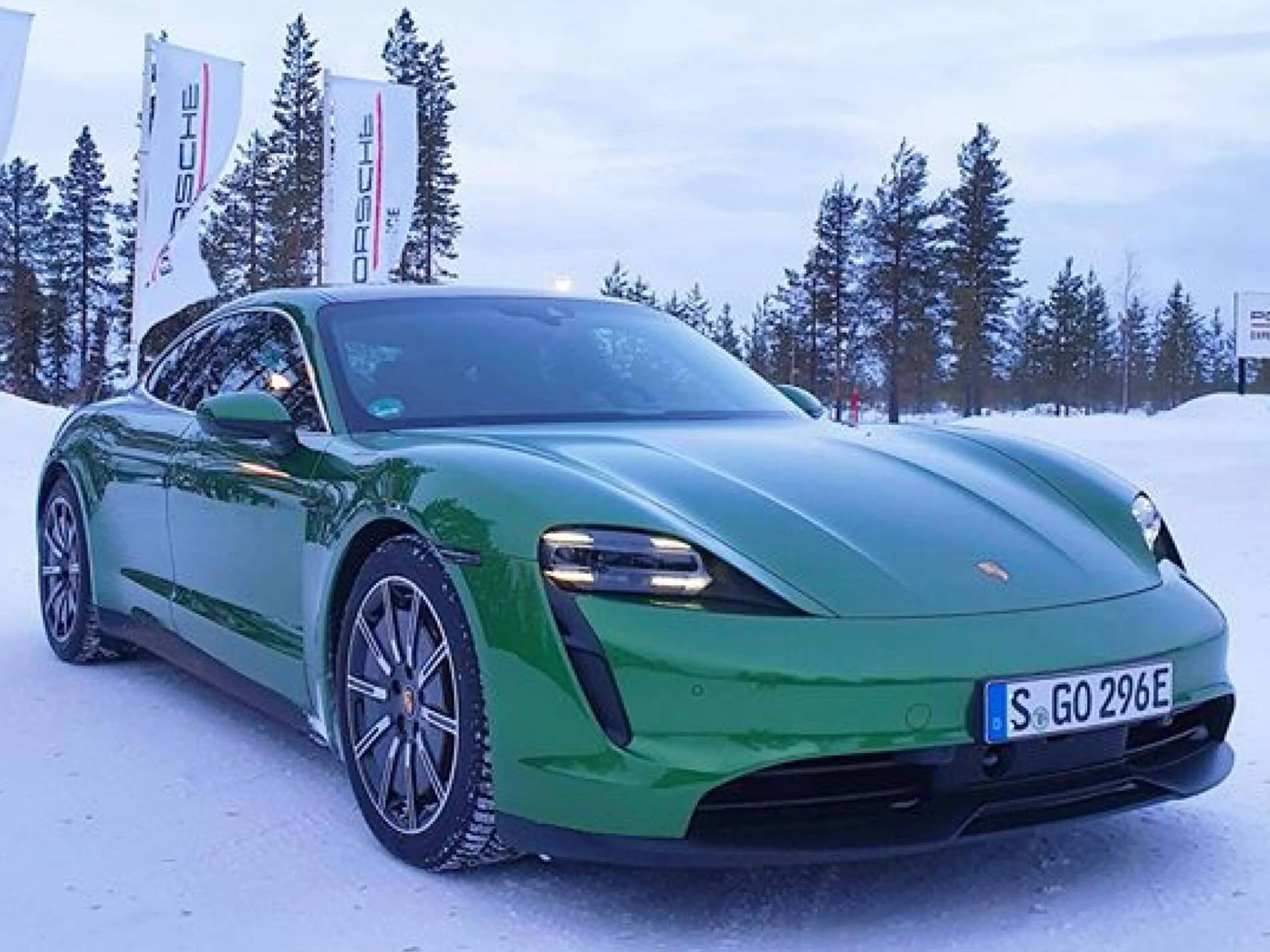 Porsche Taycan MAMBA GREEN Taycan Club IMG_7131