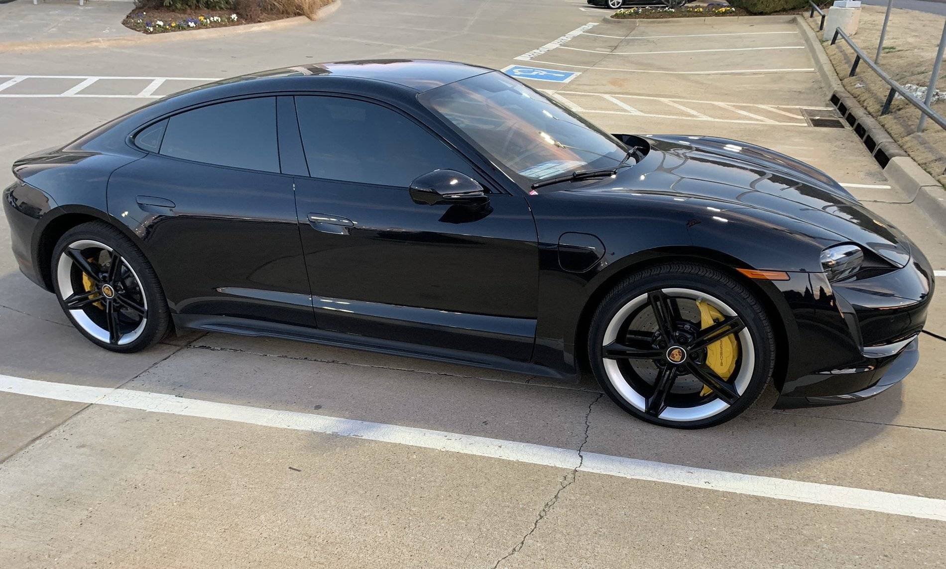 Porsche Taycan BLACK / JET BLACK Taycan Club Black Porsche Taycan Turbo S