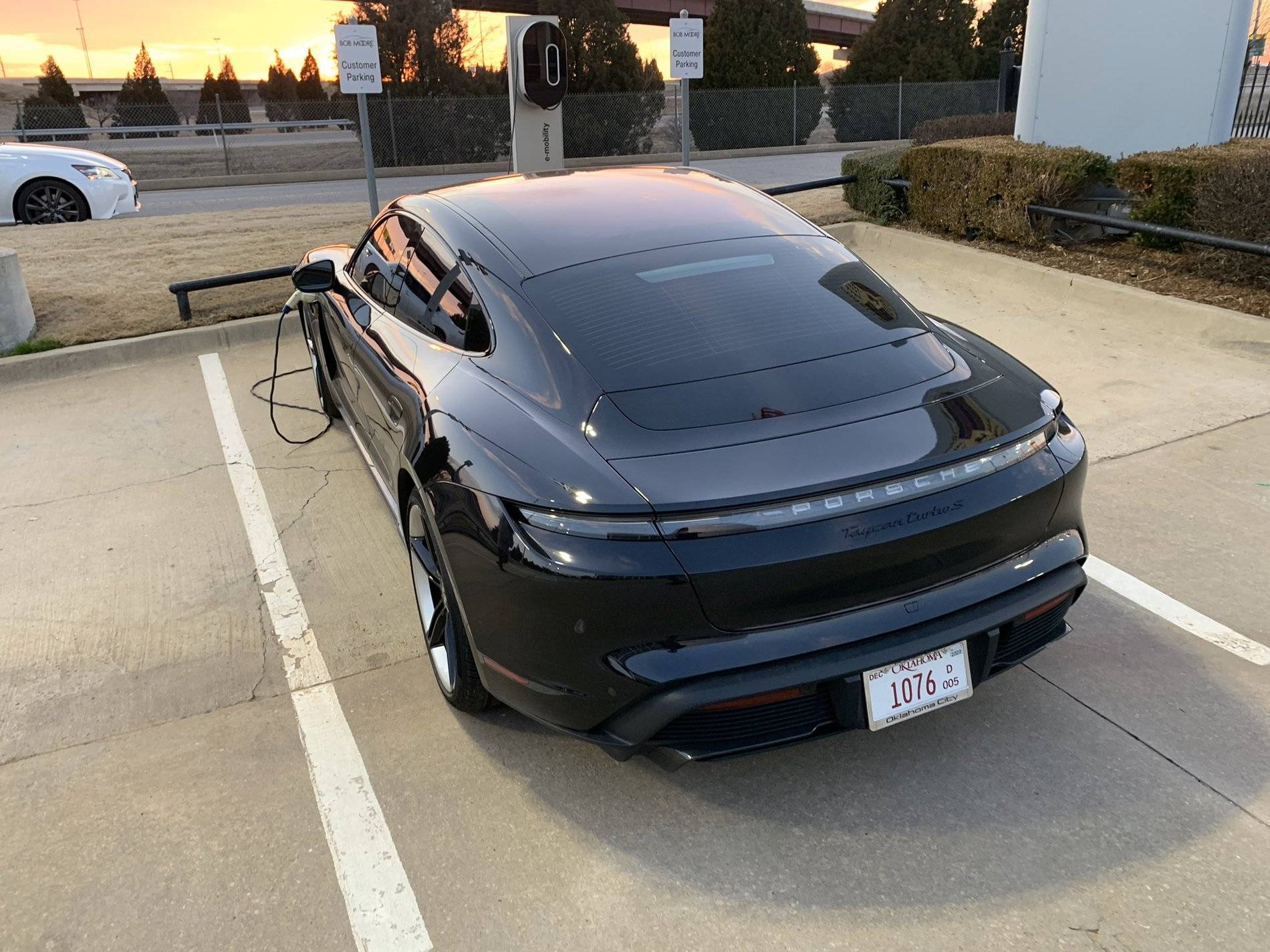 Porsche Taycan BLACK / JET BLACK Taycan Club Black Porsche Taycan Turbo S 1