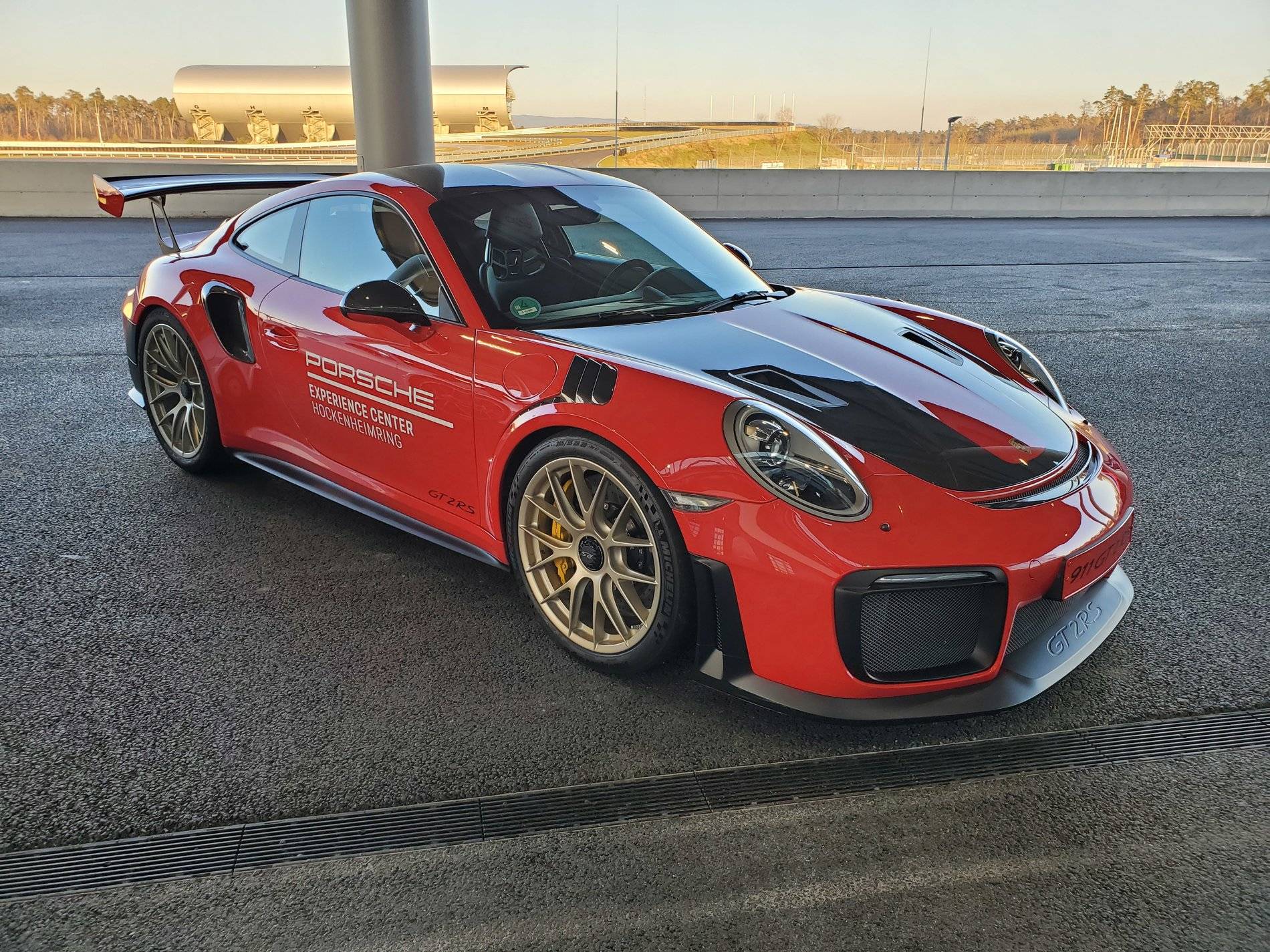 Porsche Taycan CARMINE RED Taycan Club 20200207_163321