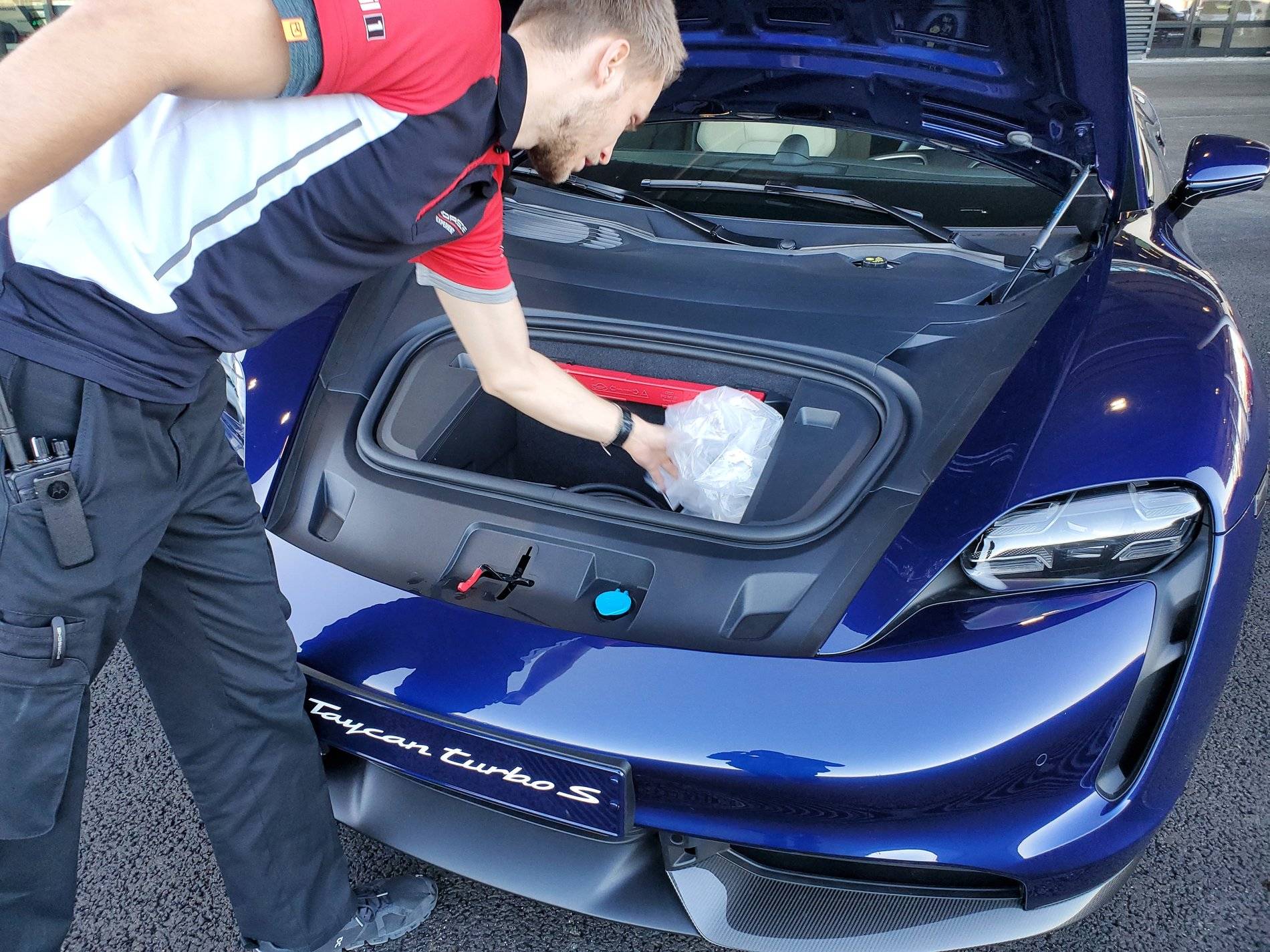 Porsche Taycan GENTIAN BLUE Taycan Club 20200207_153738