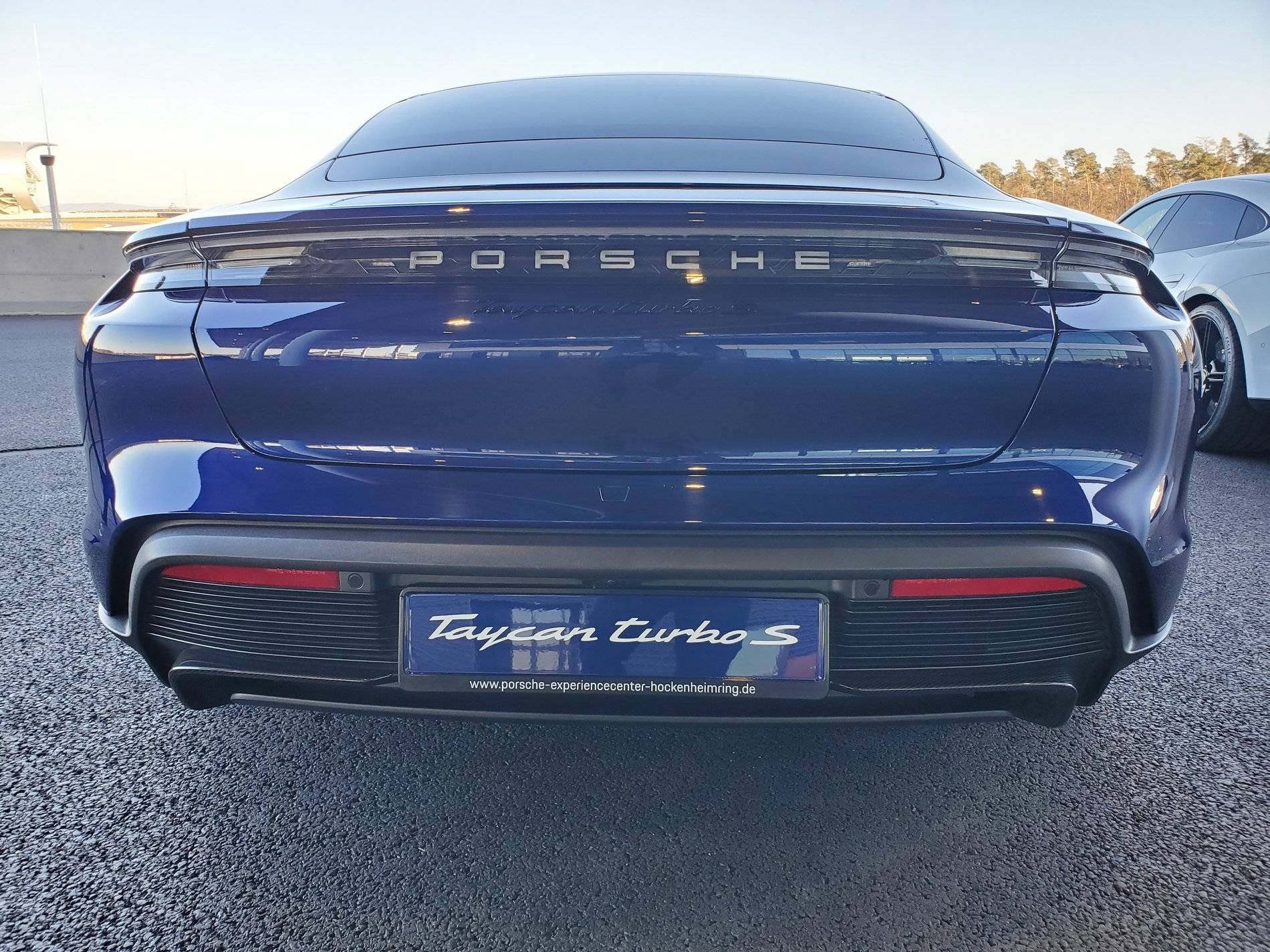 Porsche Taycan GENTIAN BLUE Taycan Club 20200207_153724