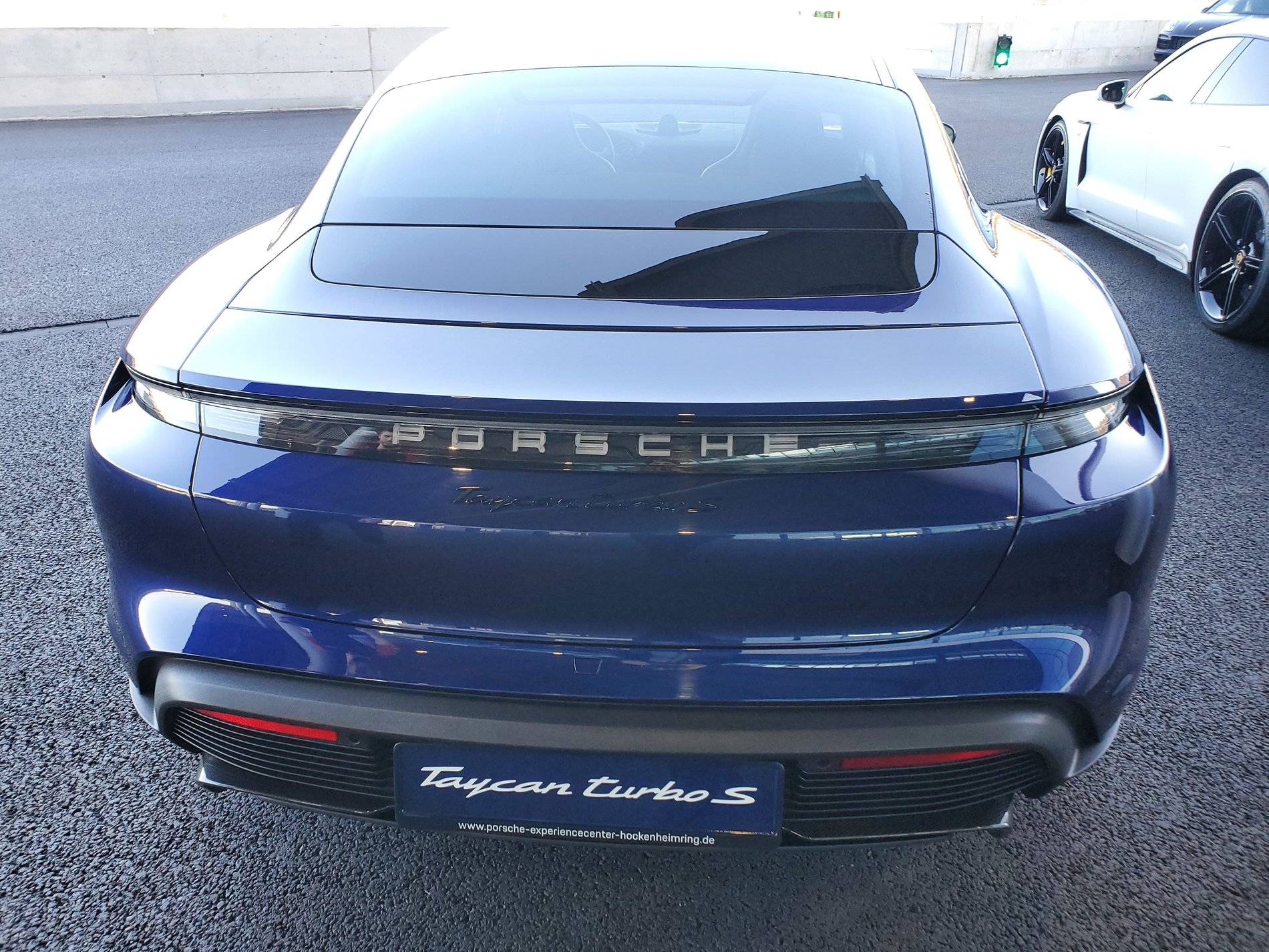 Porsche Taycan GENTIAN BLUE Taycan Club 20200207_153721