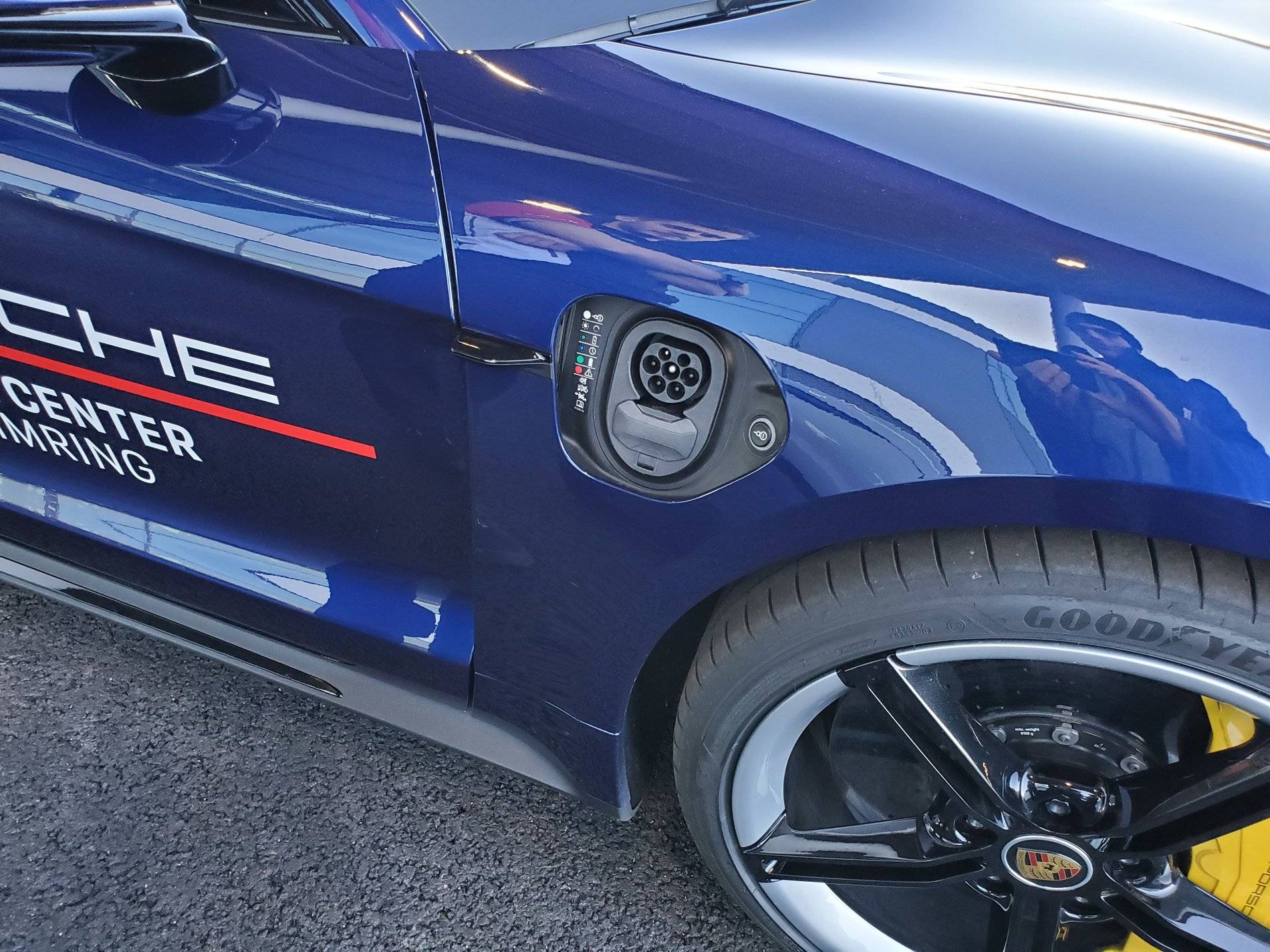 Porsche Taycan GENTIAN BLUE Taycan Club 20200207_153638