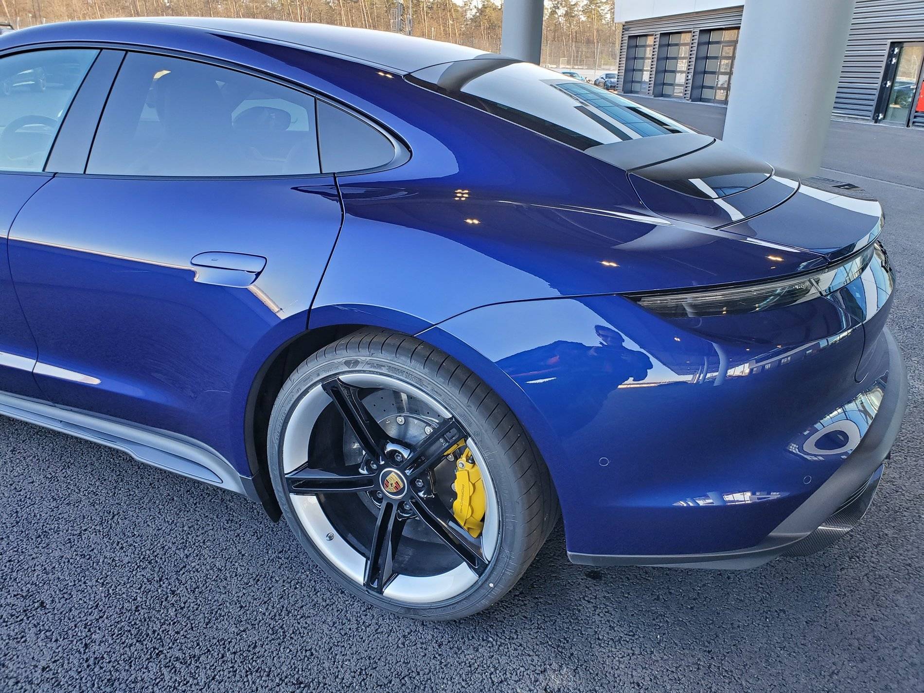 Porsche Taycan GENTIAN BLUE Taycan Club 20200207_153425