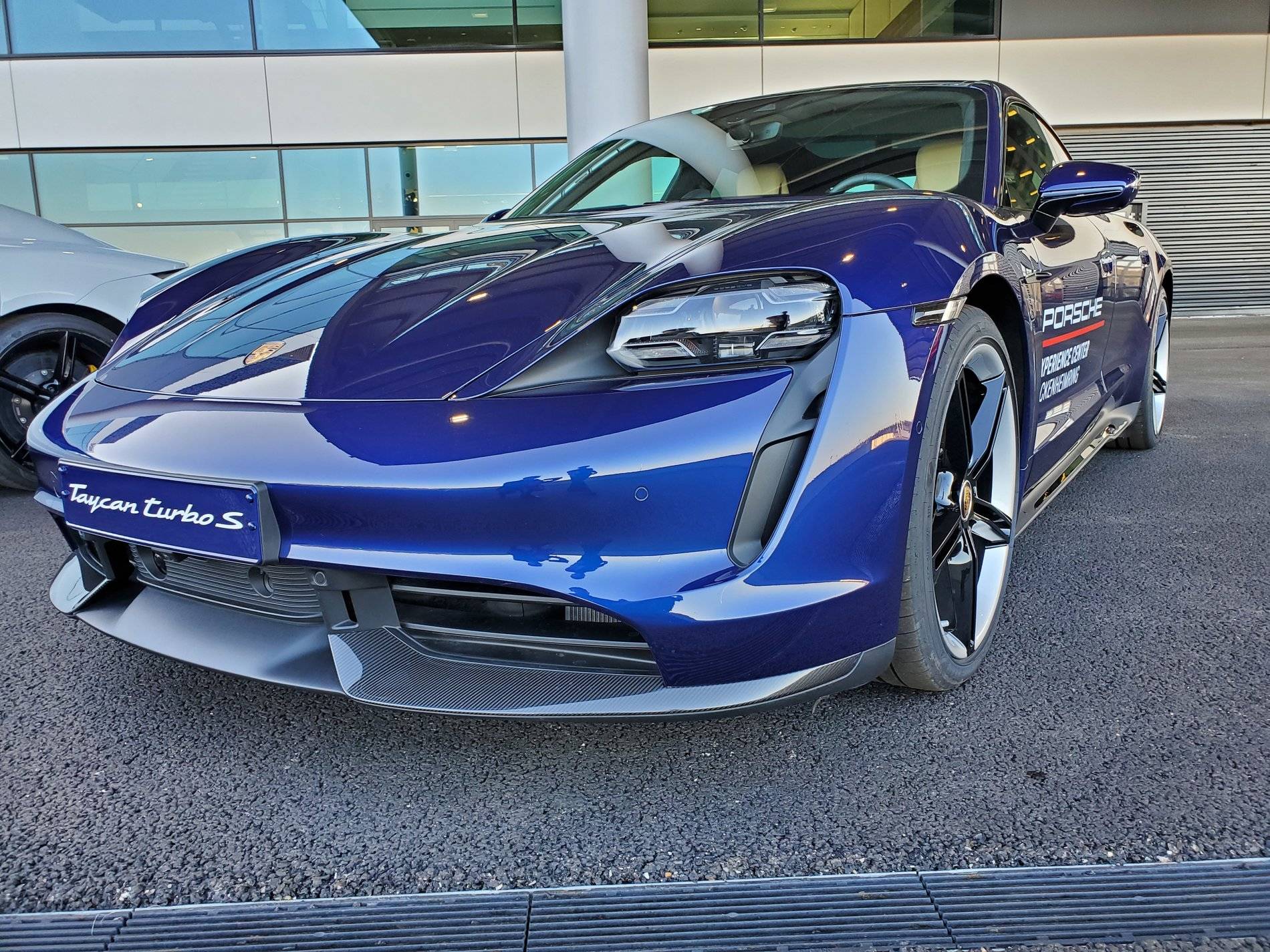 Porsche Taycan GENTIAN BLUE Taycan Club 20200207_153329