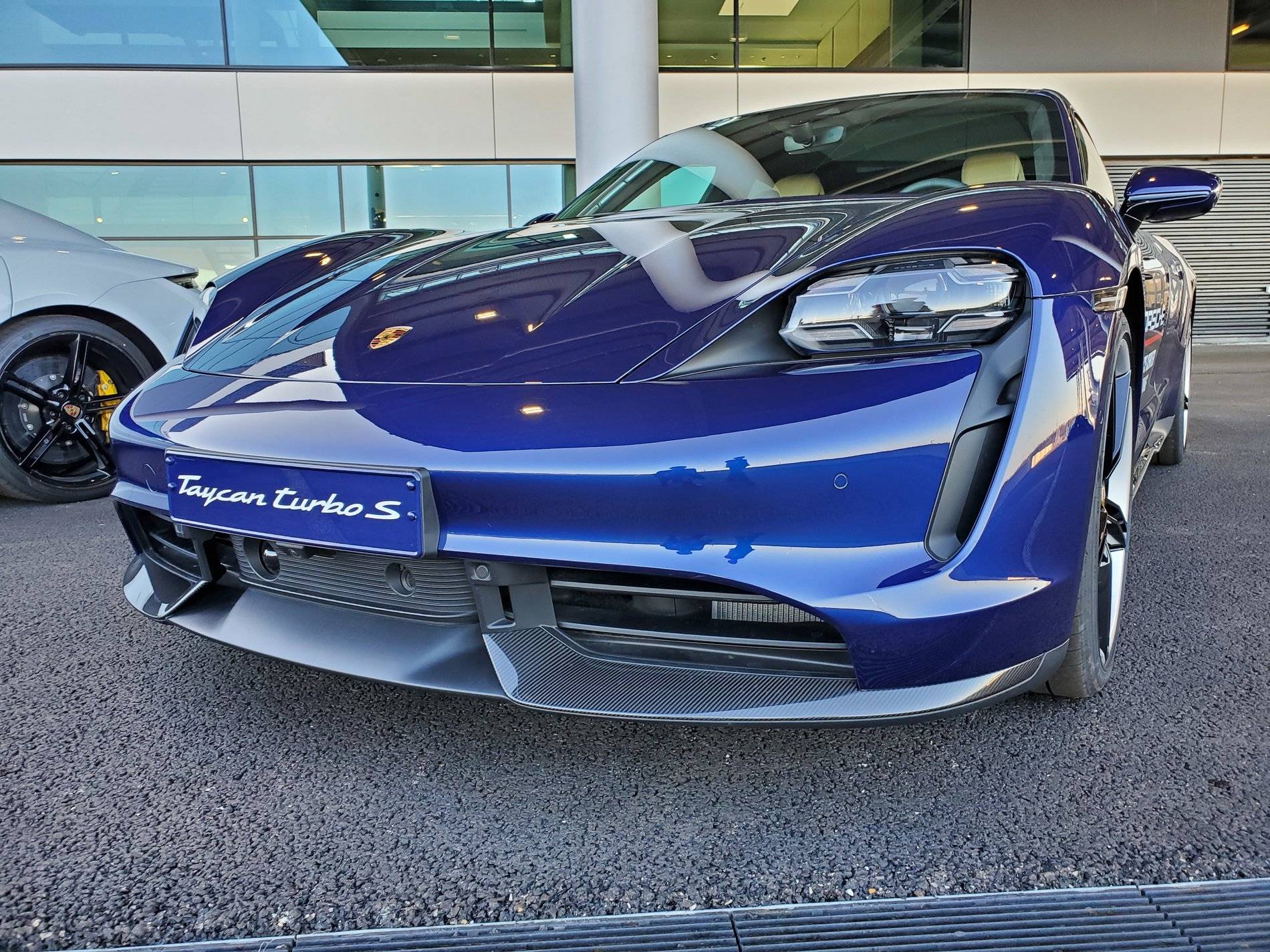 Porsche Taycan GENTIAN BLUE Taycan Club 20200207_153325