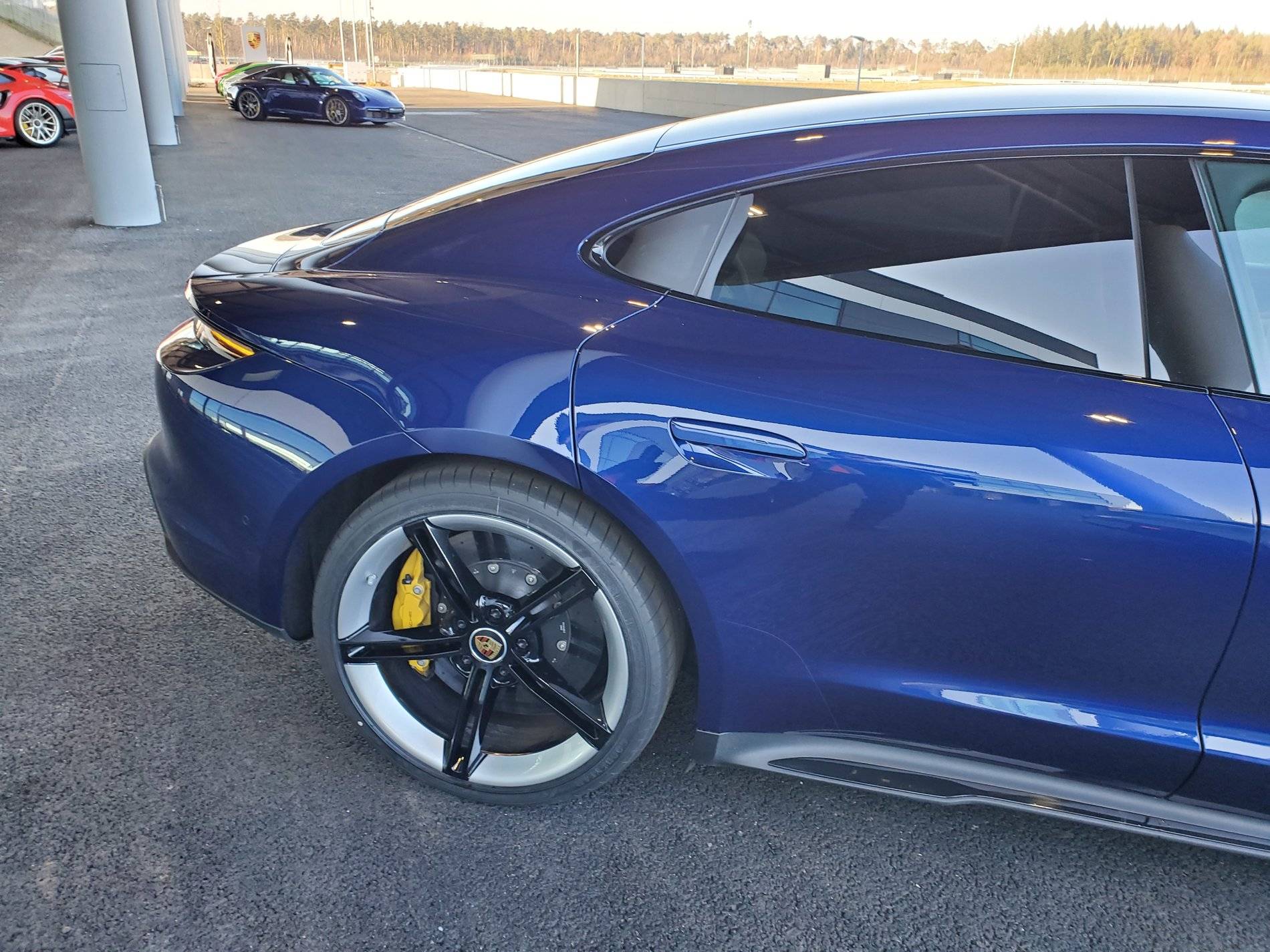 Porsche Taycan GENTIAN BLUE Taycan Club 20200207_153238