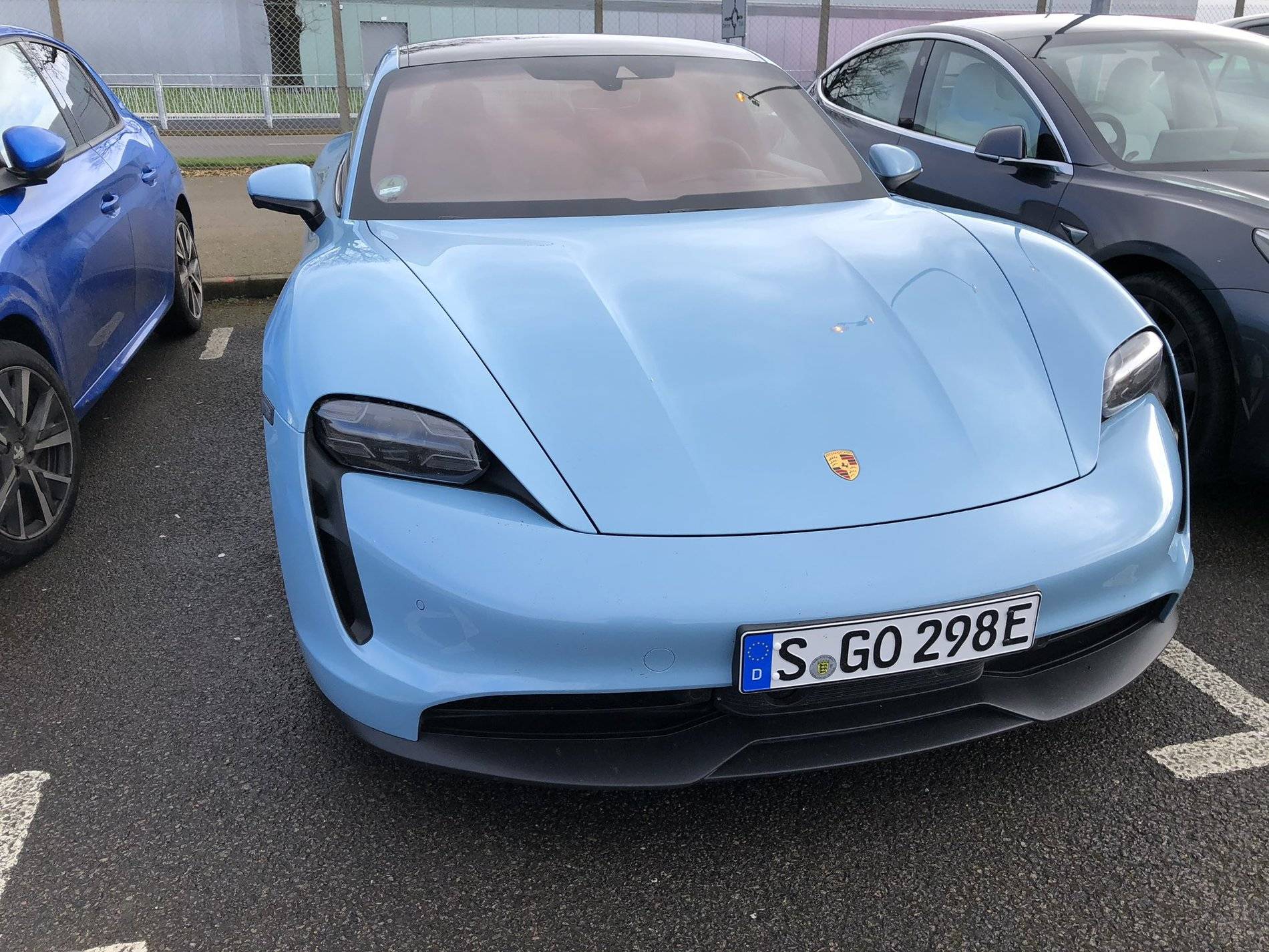 Porsche Taycan FROZEN BLUE Taycan Club frozen blue taycan 4s 1