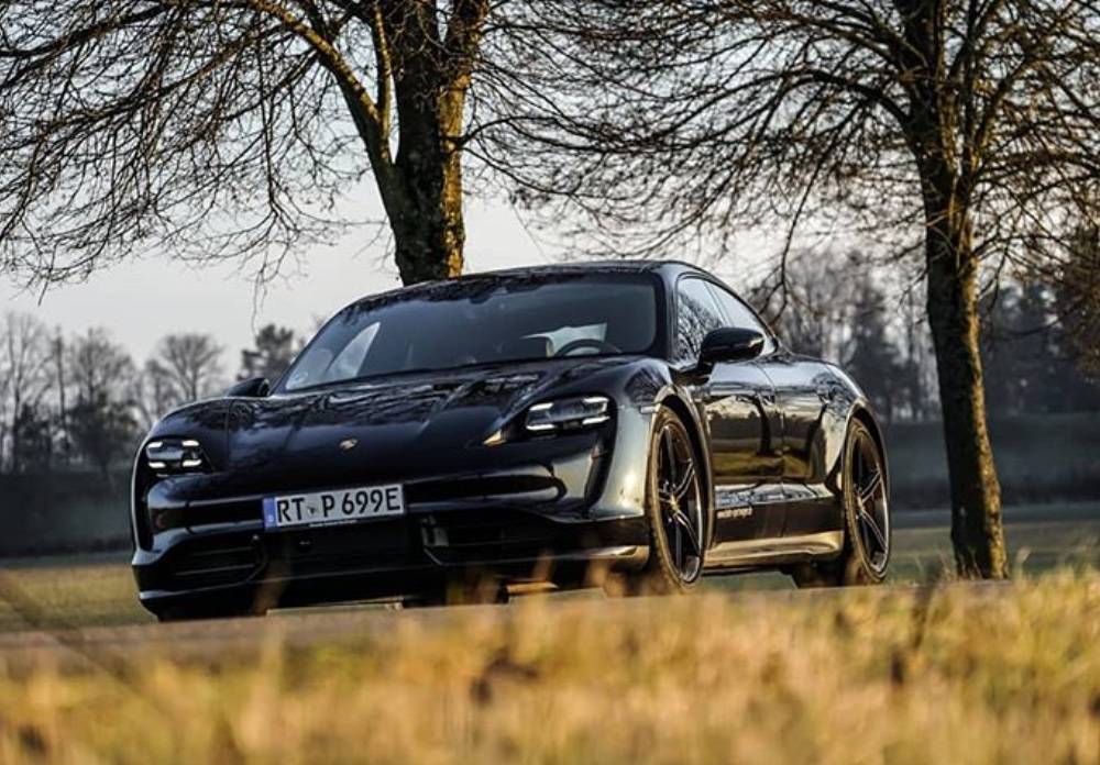 Porsche Taycan BLACK / JET BLACK Taycan Club E8DC5552-343E-4E10-B9FA-3CF8764DAF7D